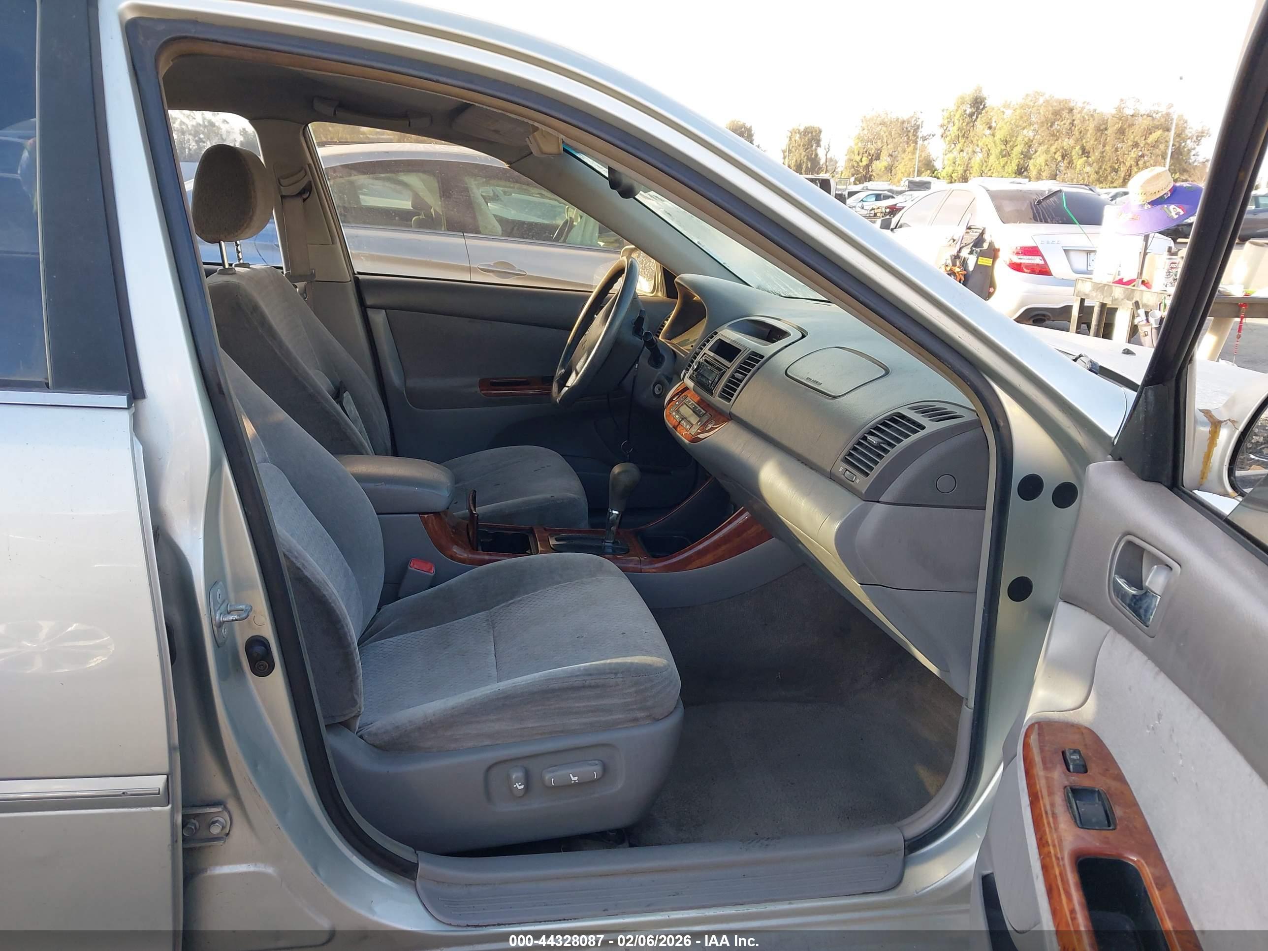 TOYOTA CAMRY image 5