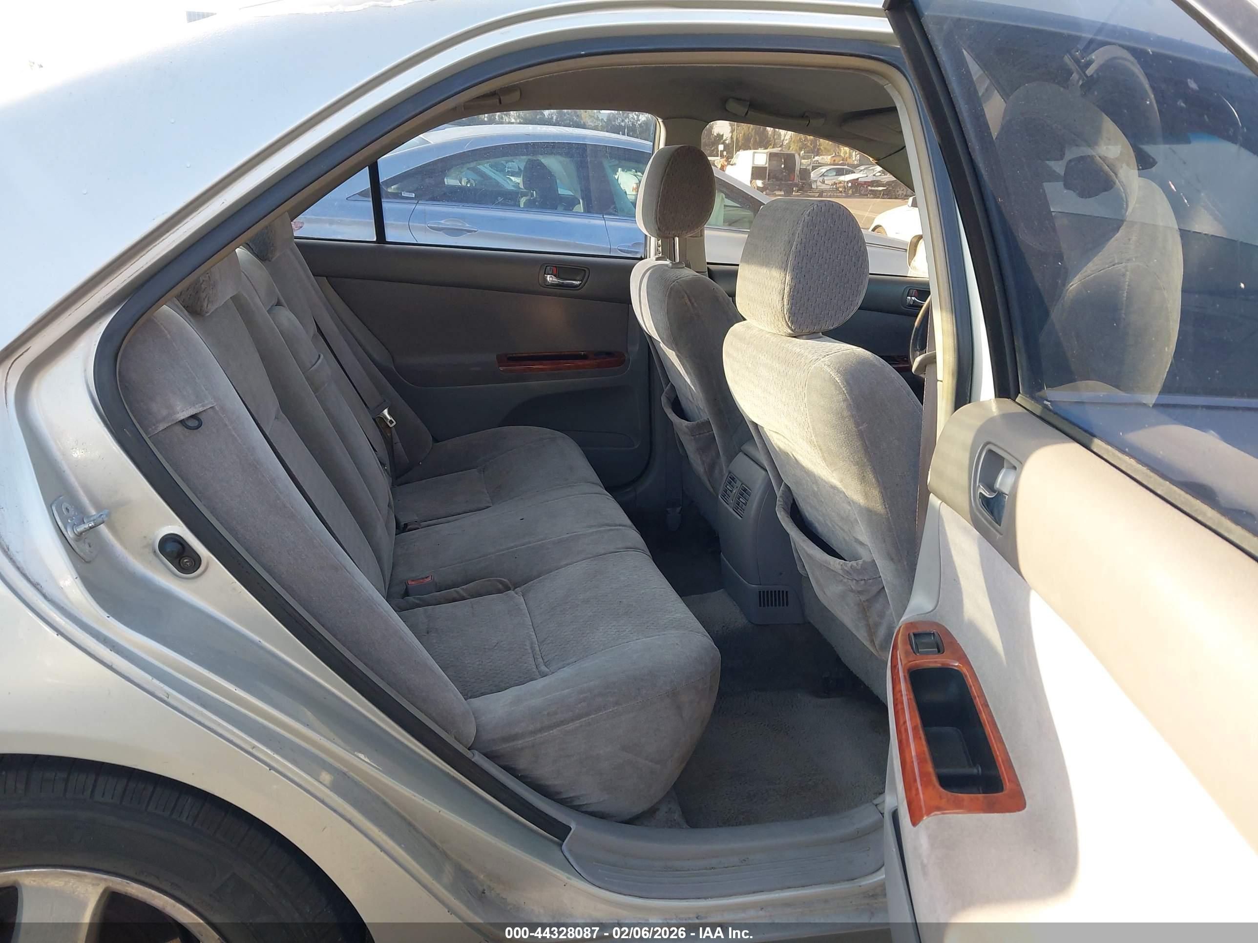 TOYOTA CAMRY image 8