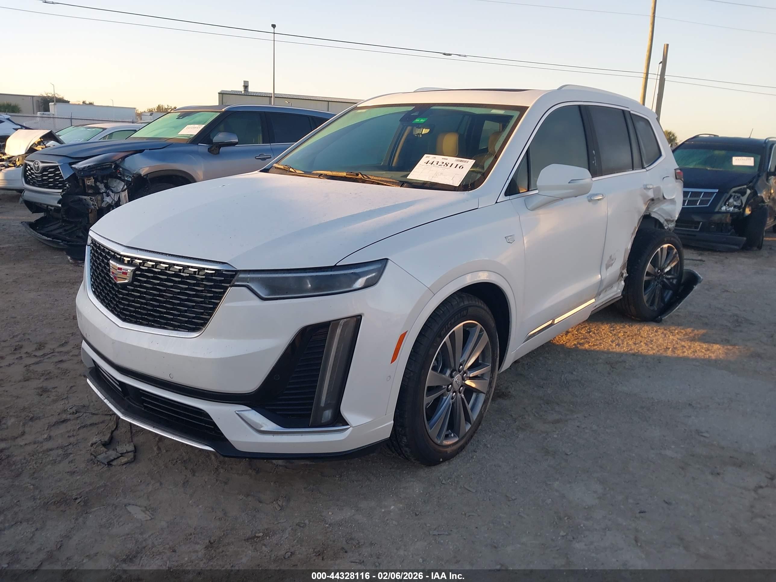 CADILLAC XT6 image 2