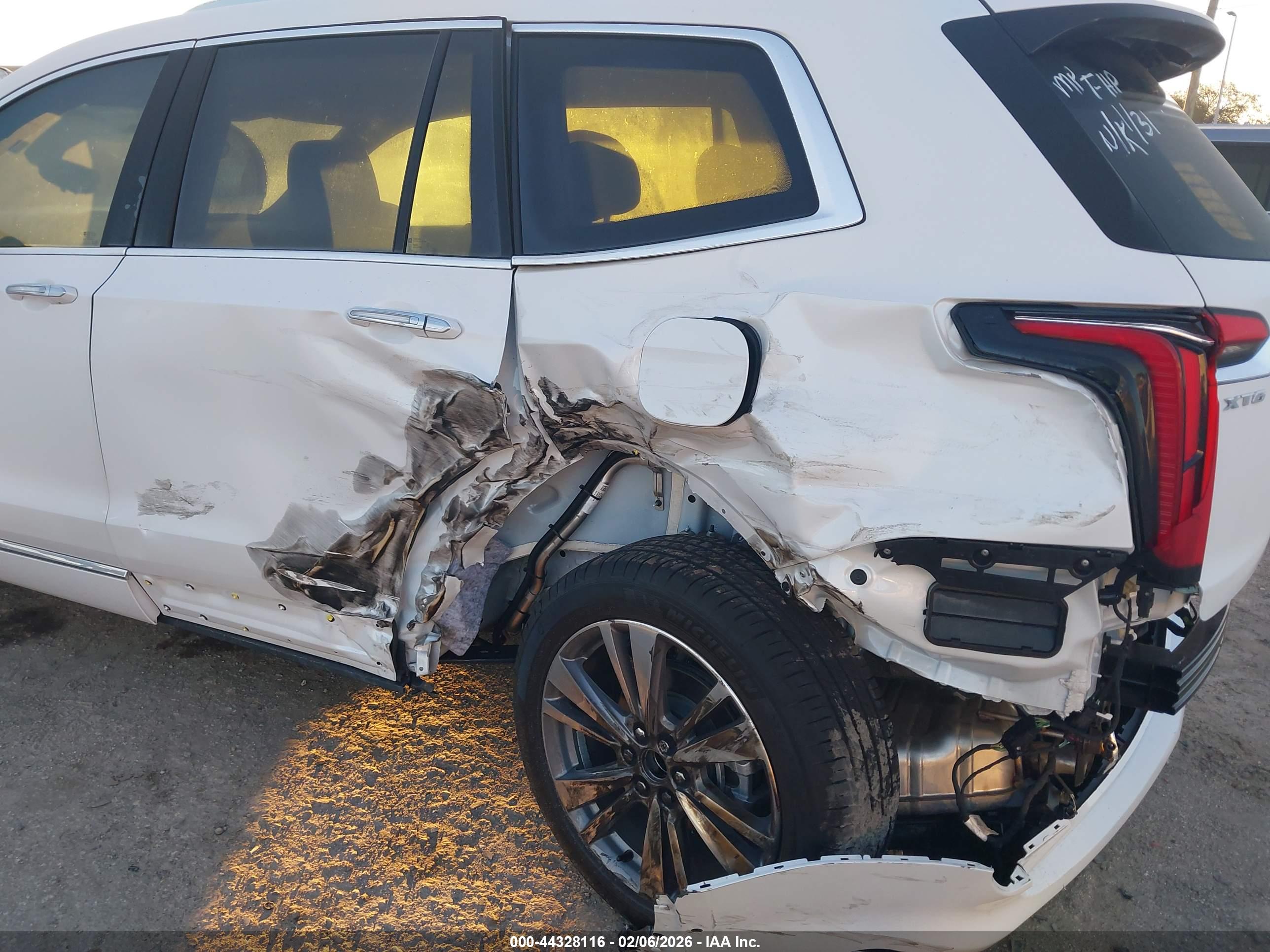 CADILLAC XT6 image 6