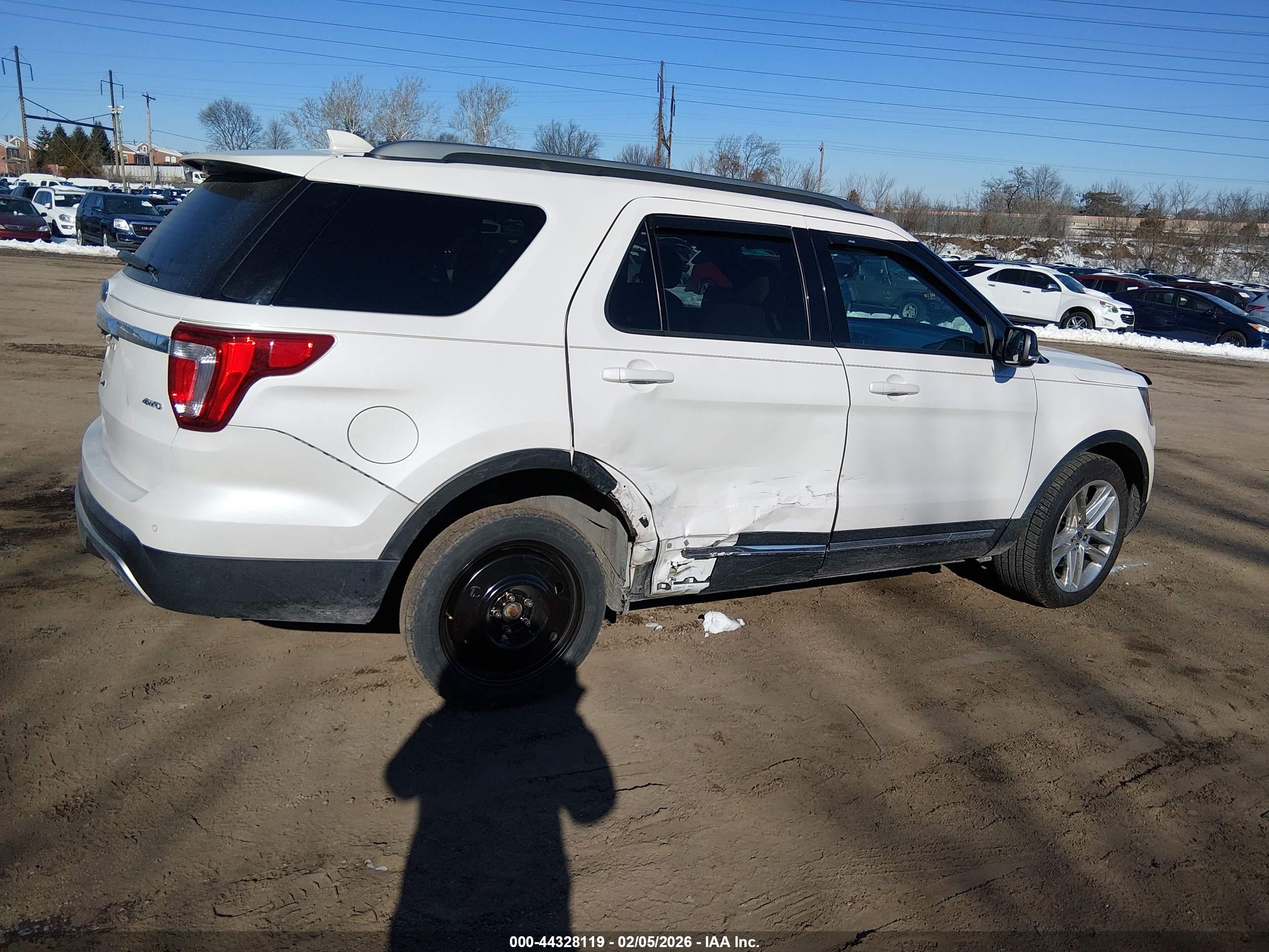 FORD EXPLORER image 4