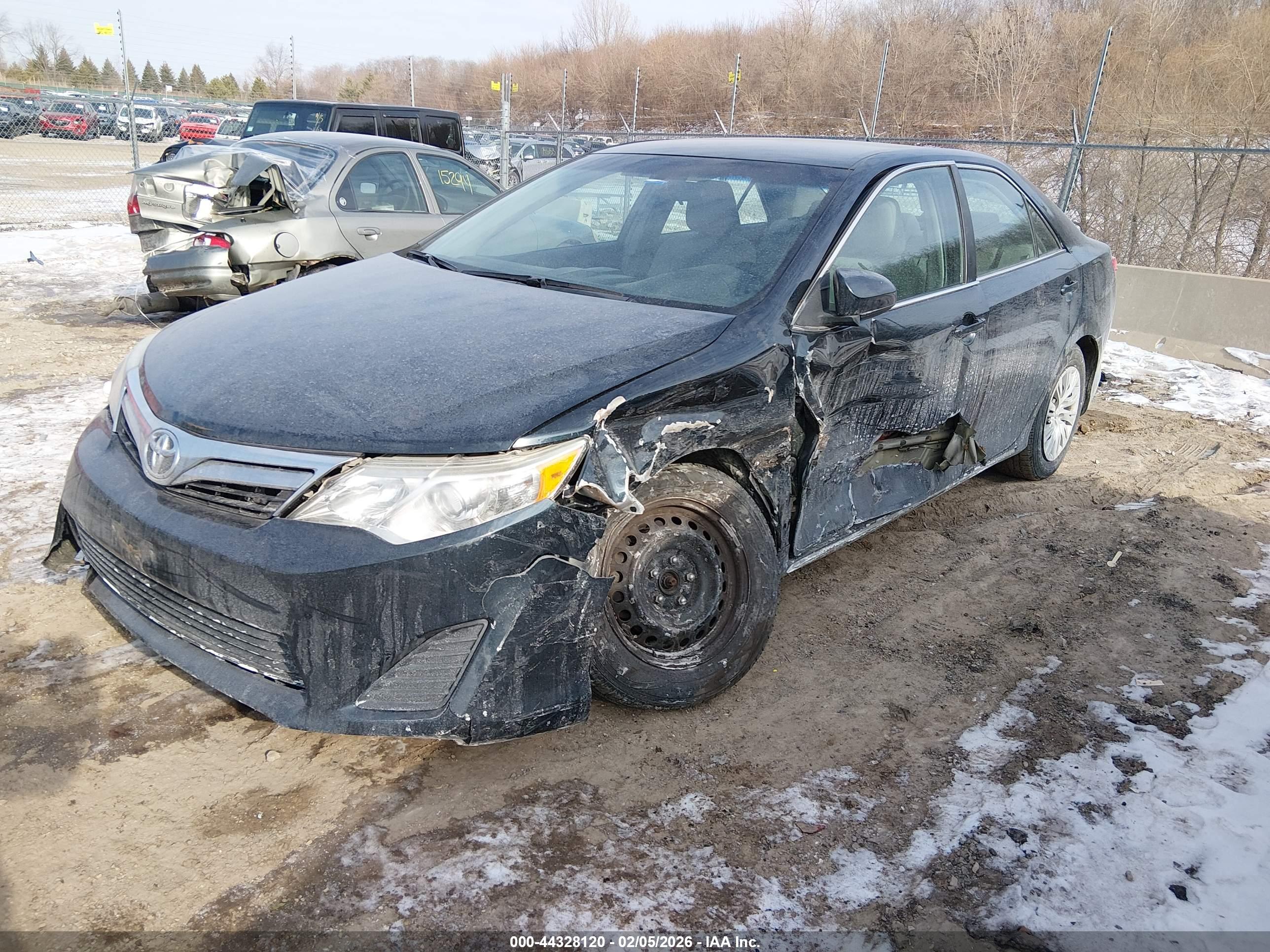 TOYOTA CAMRY image 2