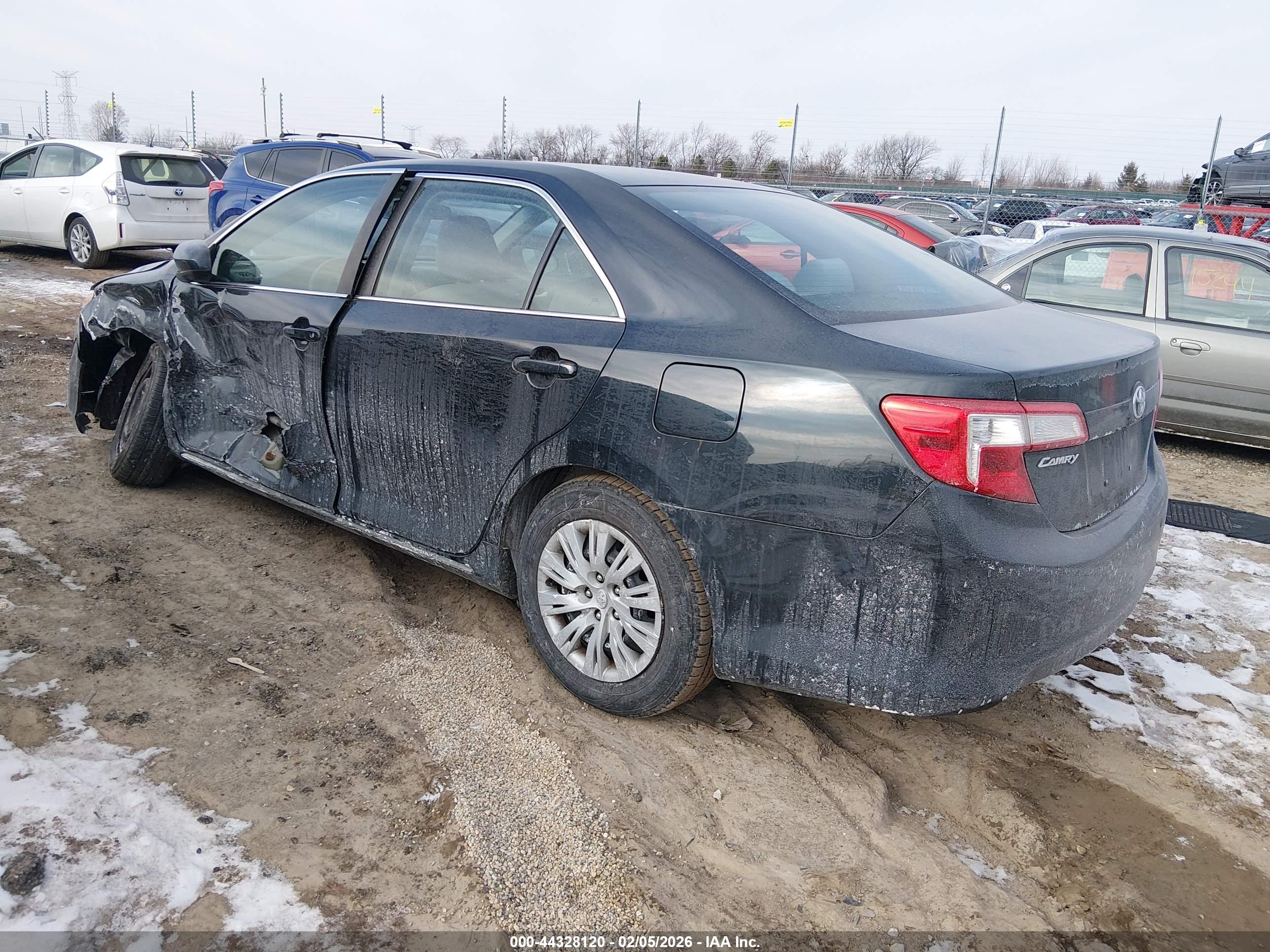 TOYOTA CAMRY image 3