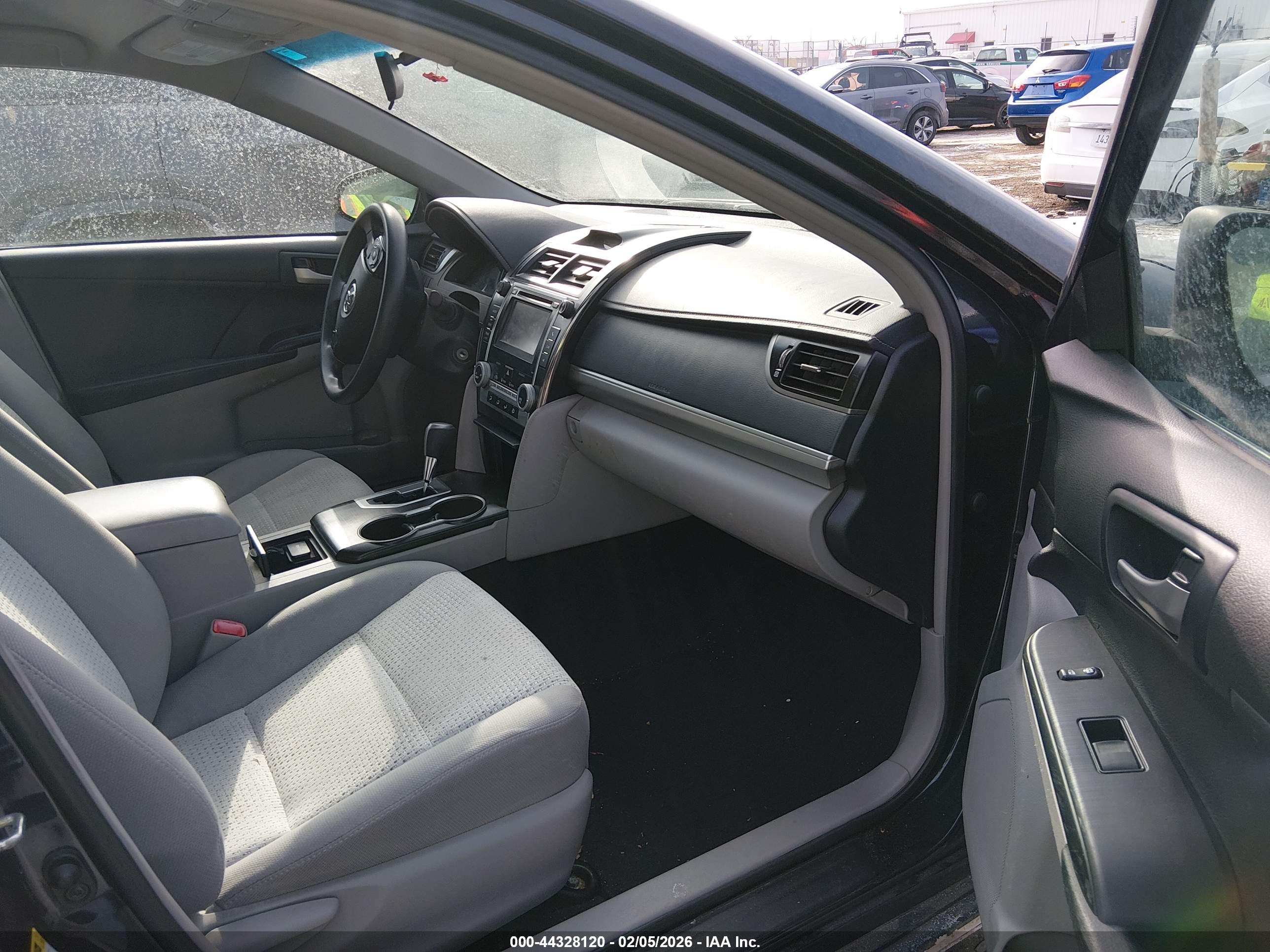 TOYOTA CAMRY image 5