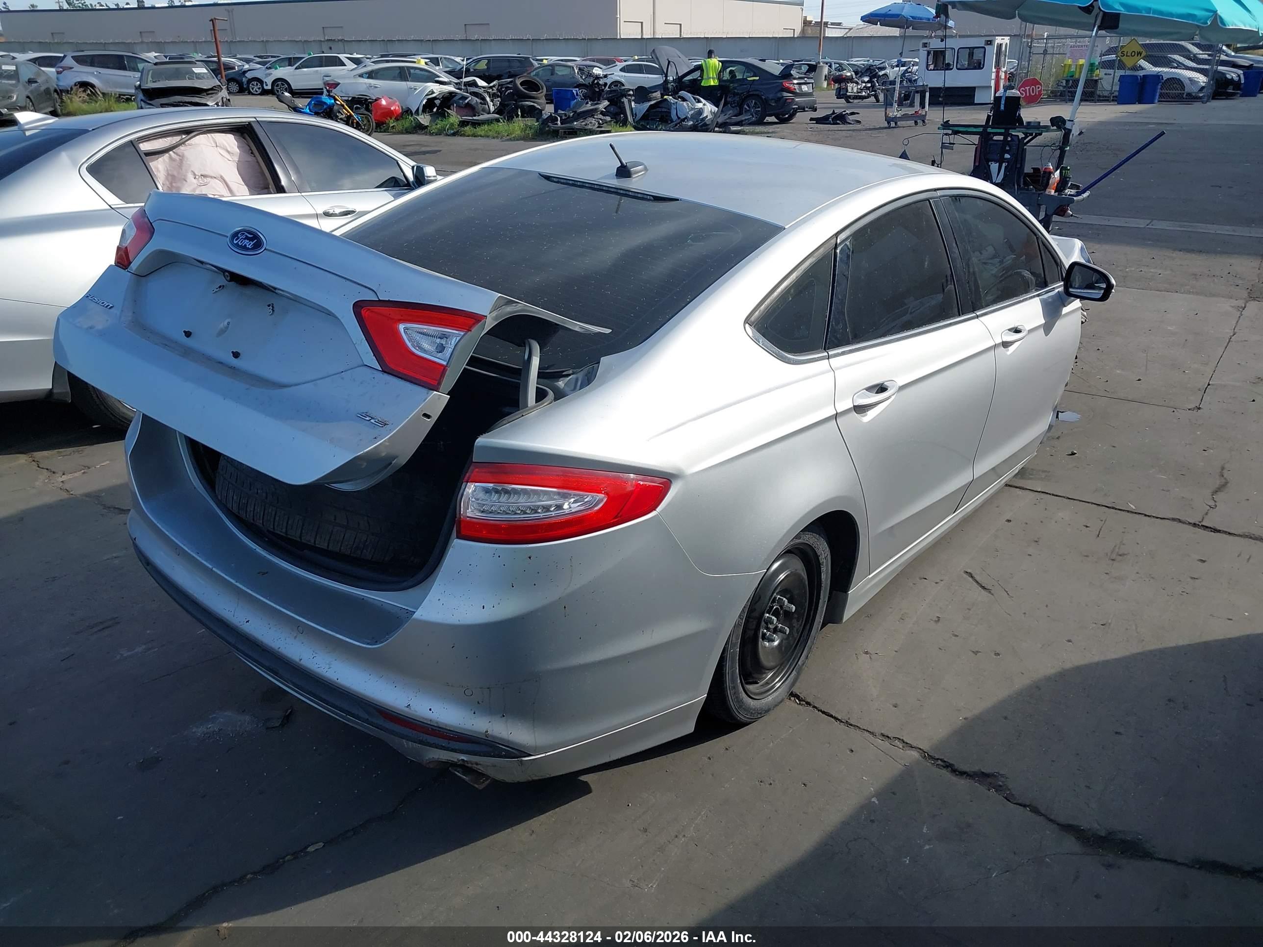 FORD FUSION image 4