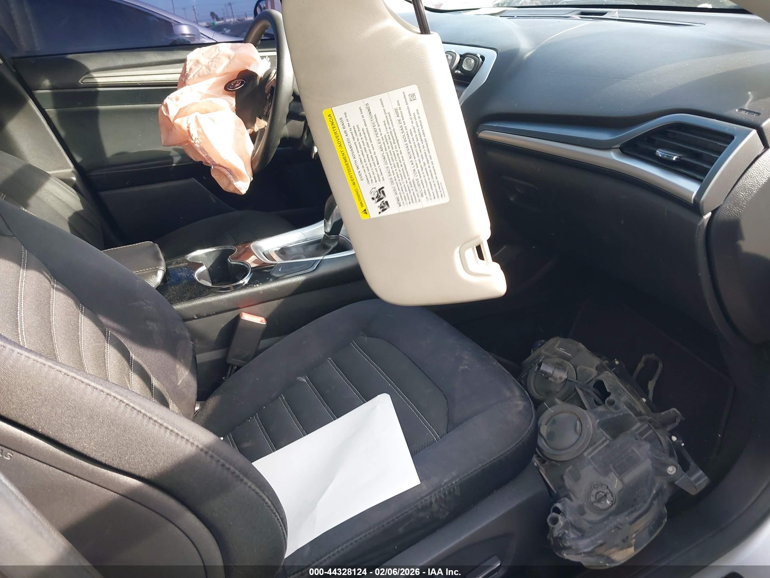 FORD FUSION image 5