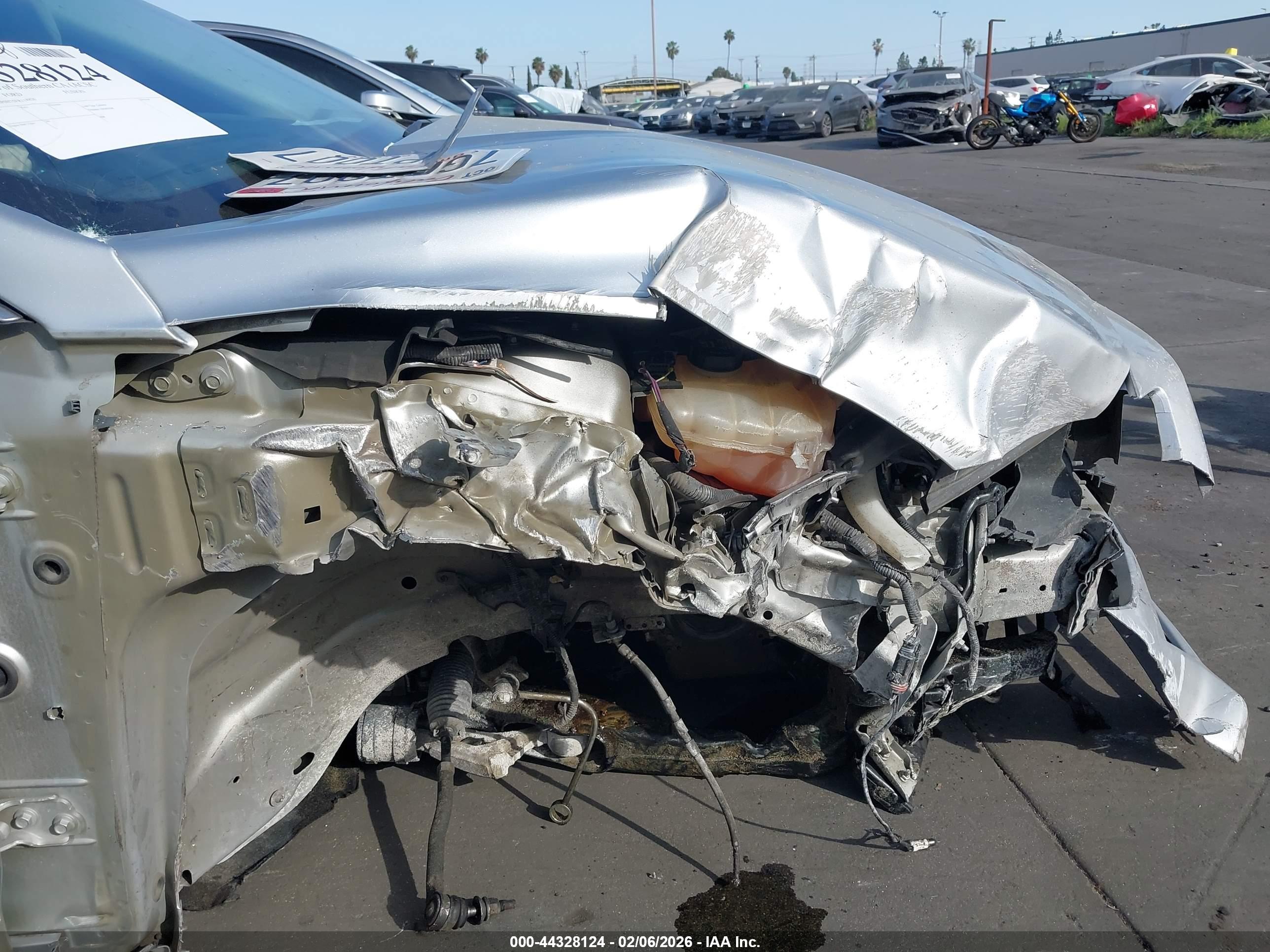 FORD FUSION image 6