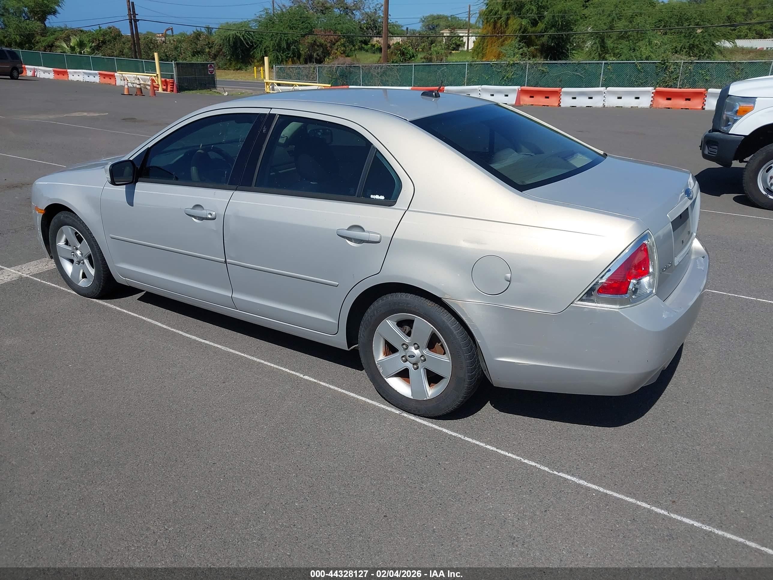 FORD FUSION image 3