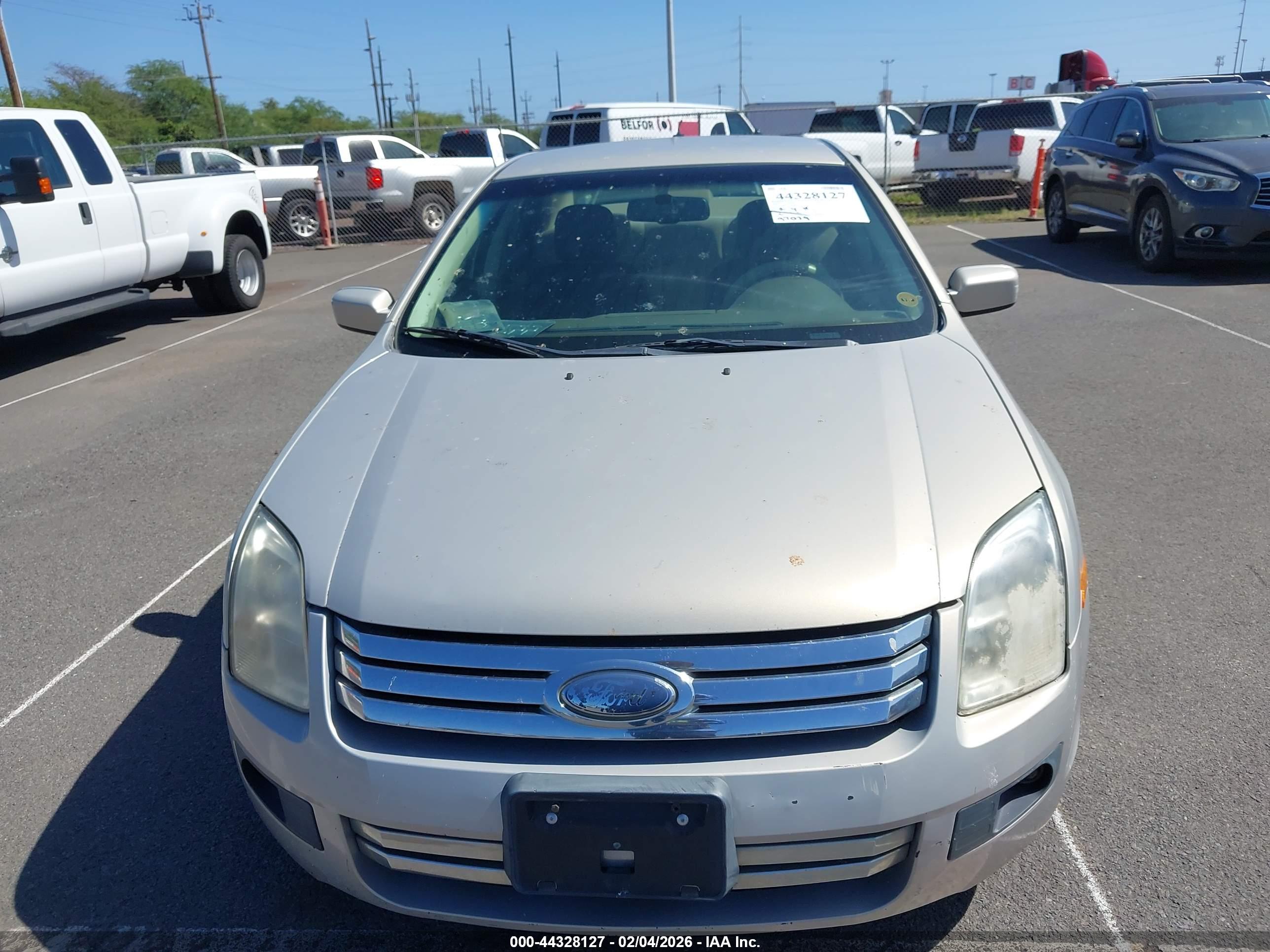 FORD FUSION image 6
