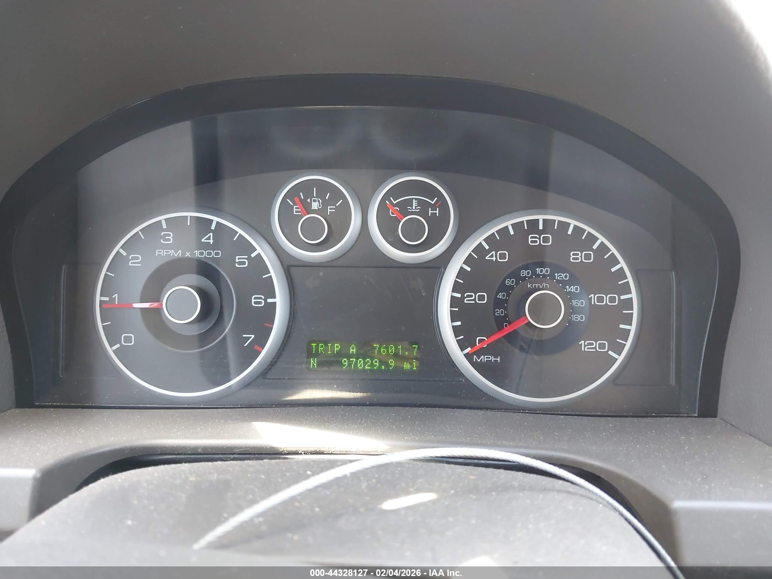 FORD FUSION image 7