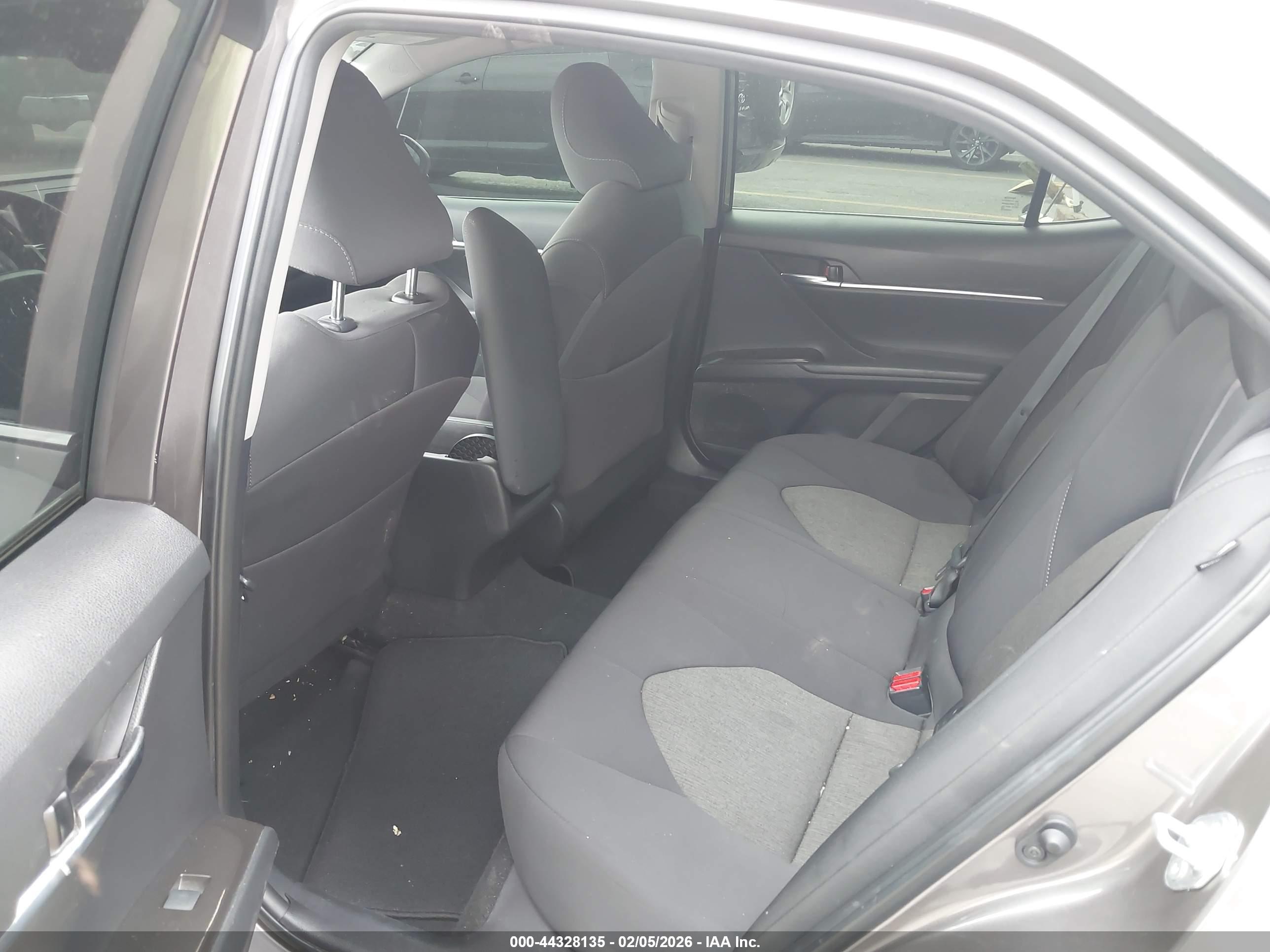 TOYOTA CAMRY image 8