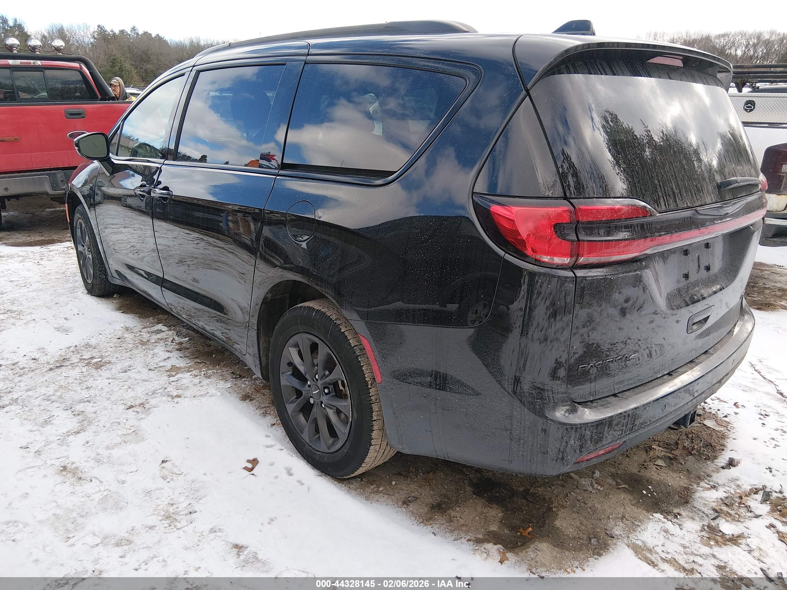 CHRYSLER PACIFICA image 3