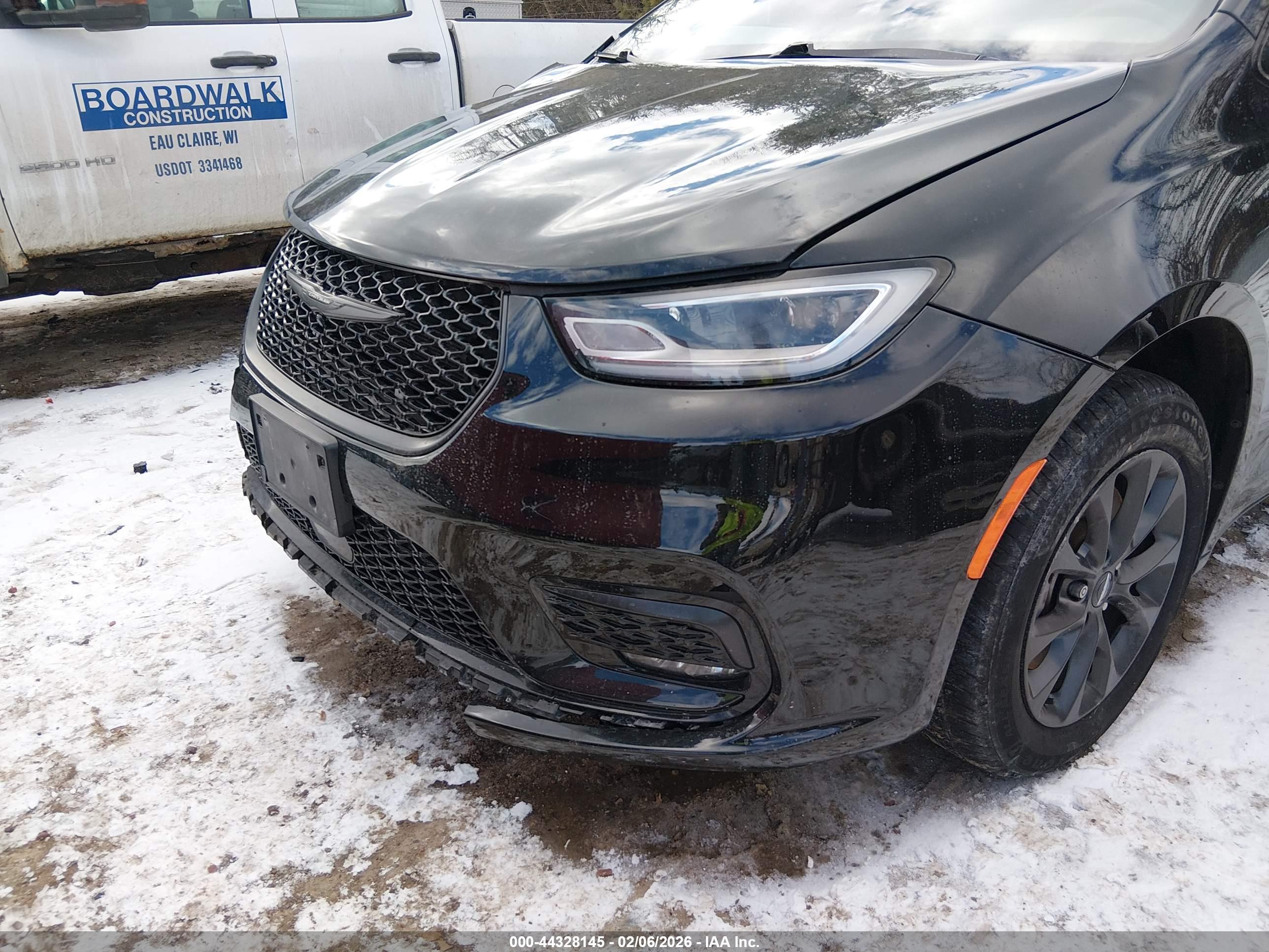 CHRYSLER PACIFICA image 6