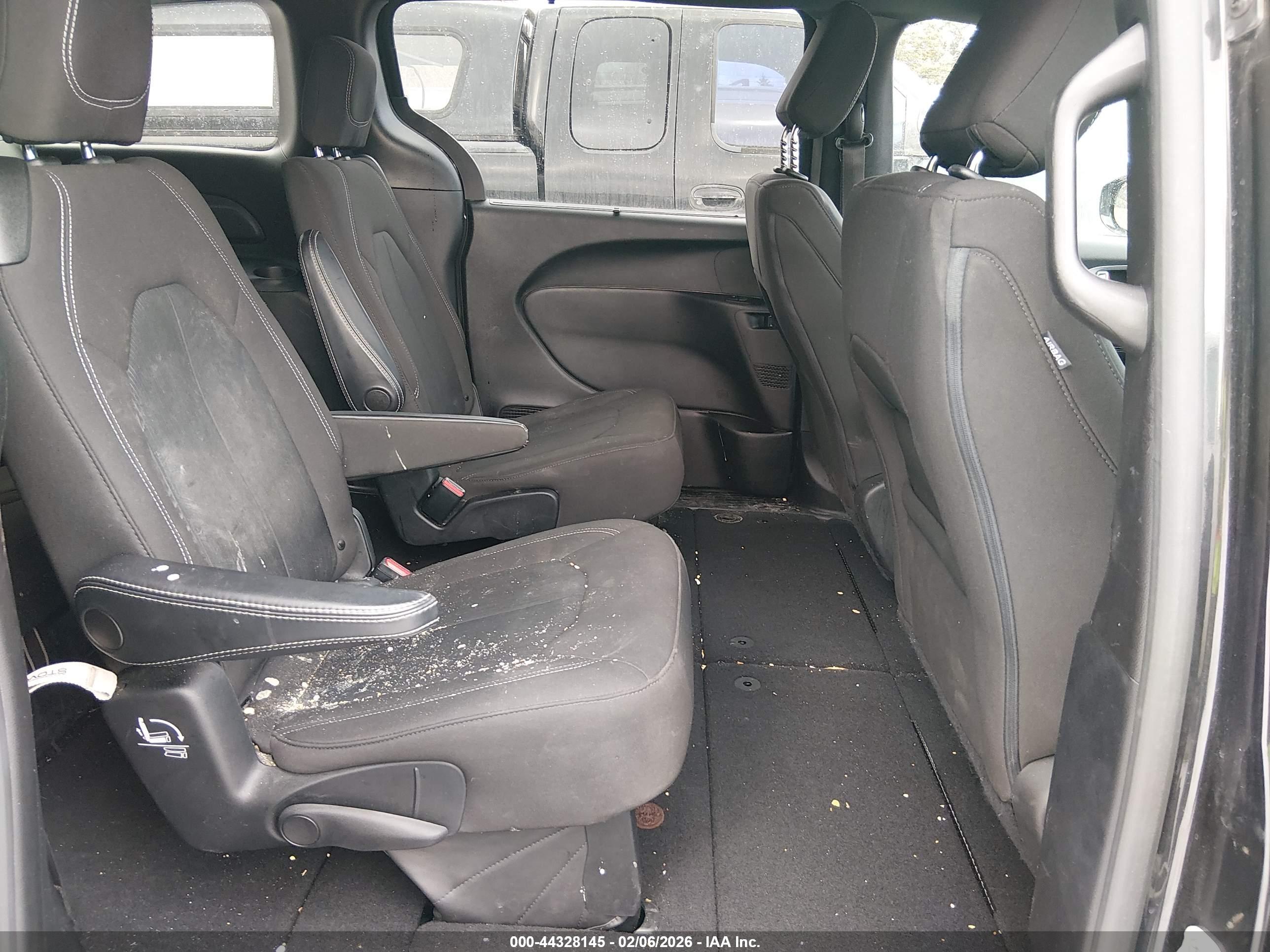 CHRYSLER PACIFICA image 8
