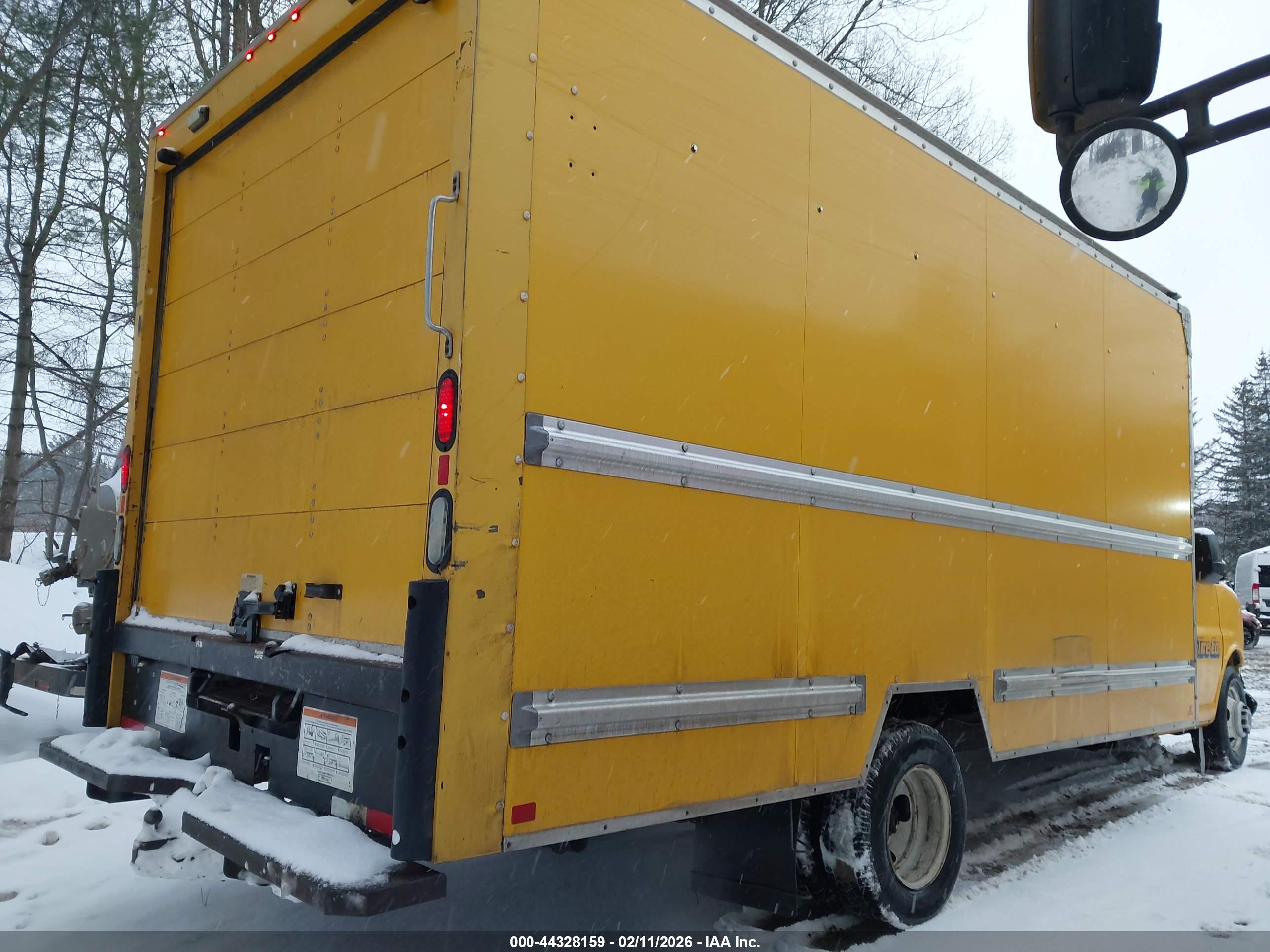 GMC SAVANA image 4