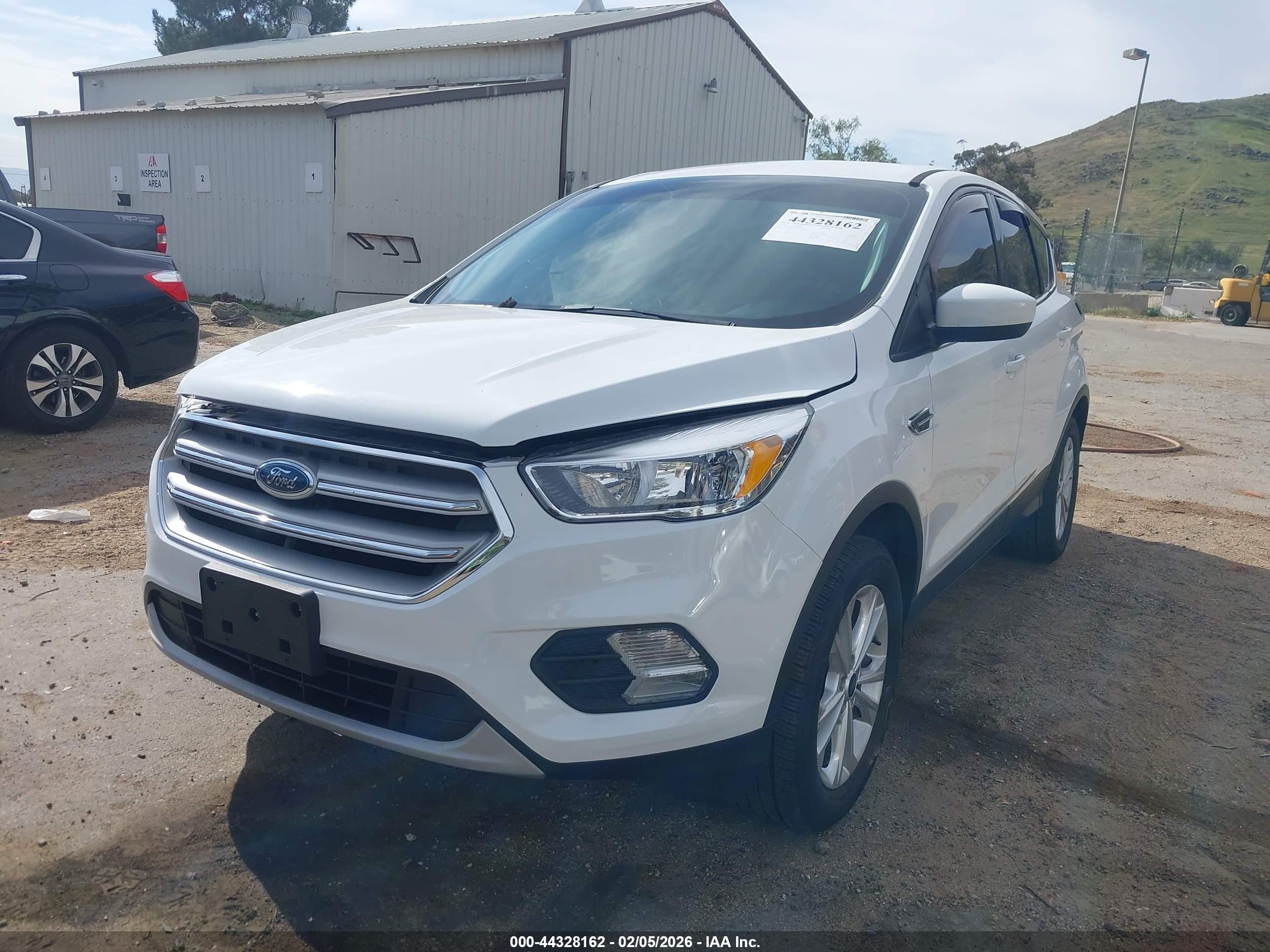 FORD ESCAPE image 2