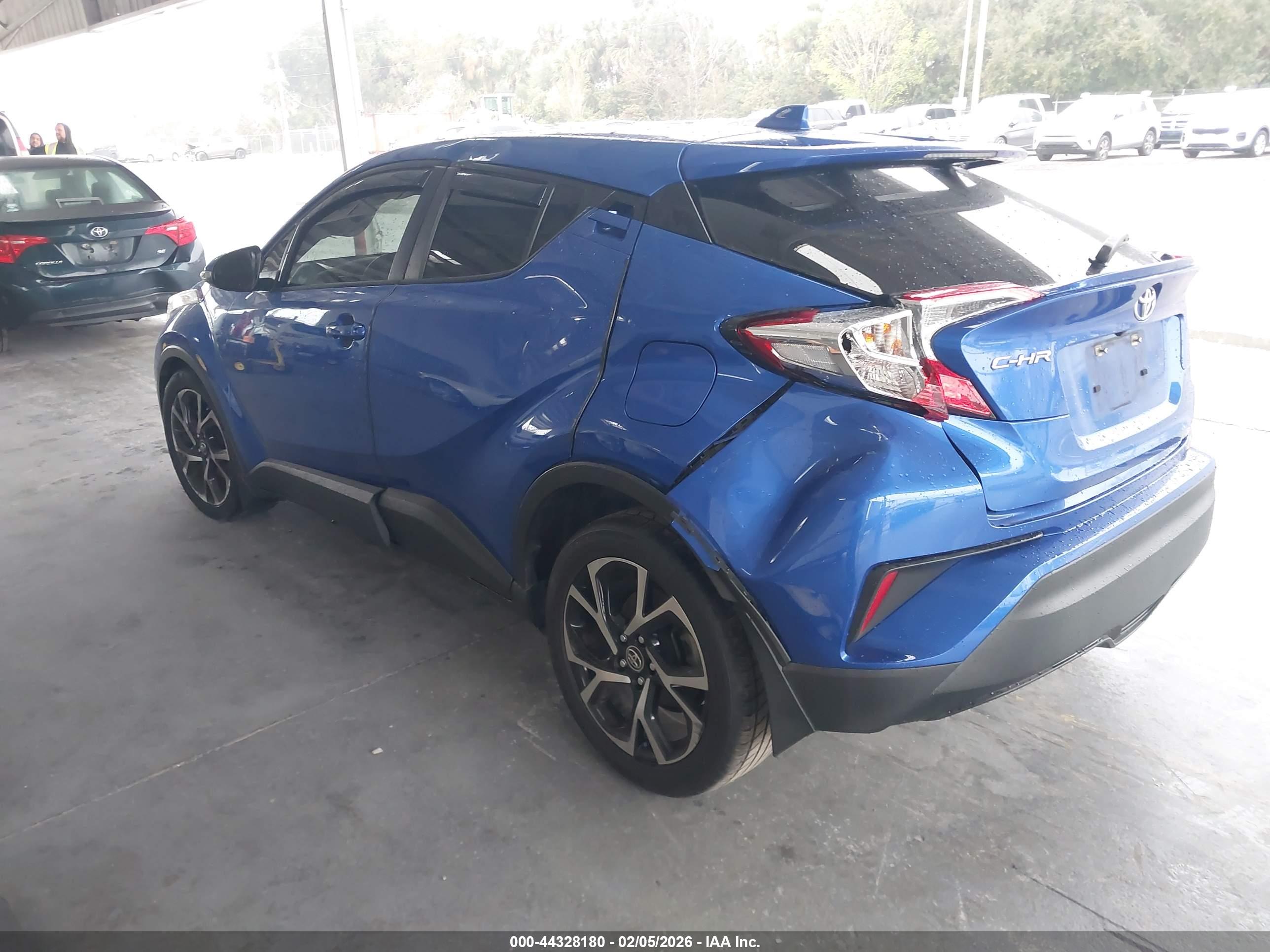 TOYOTA C-HR image 3