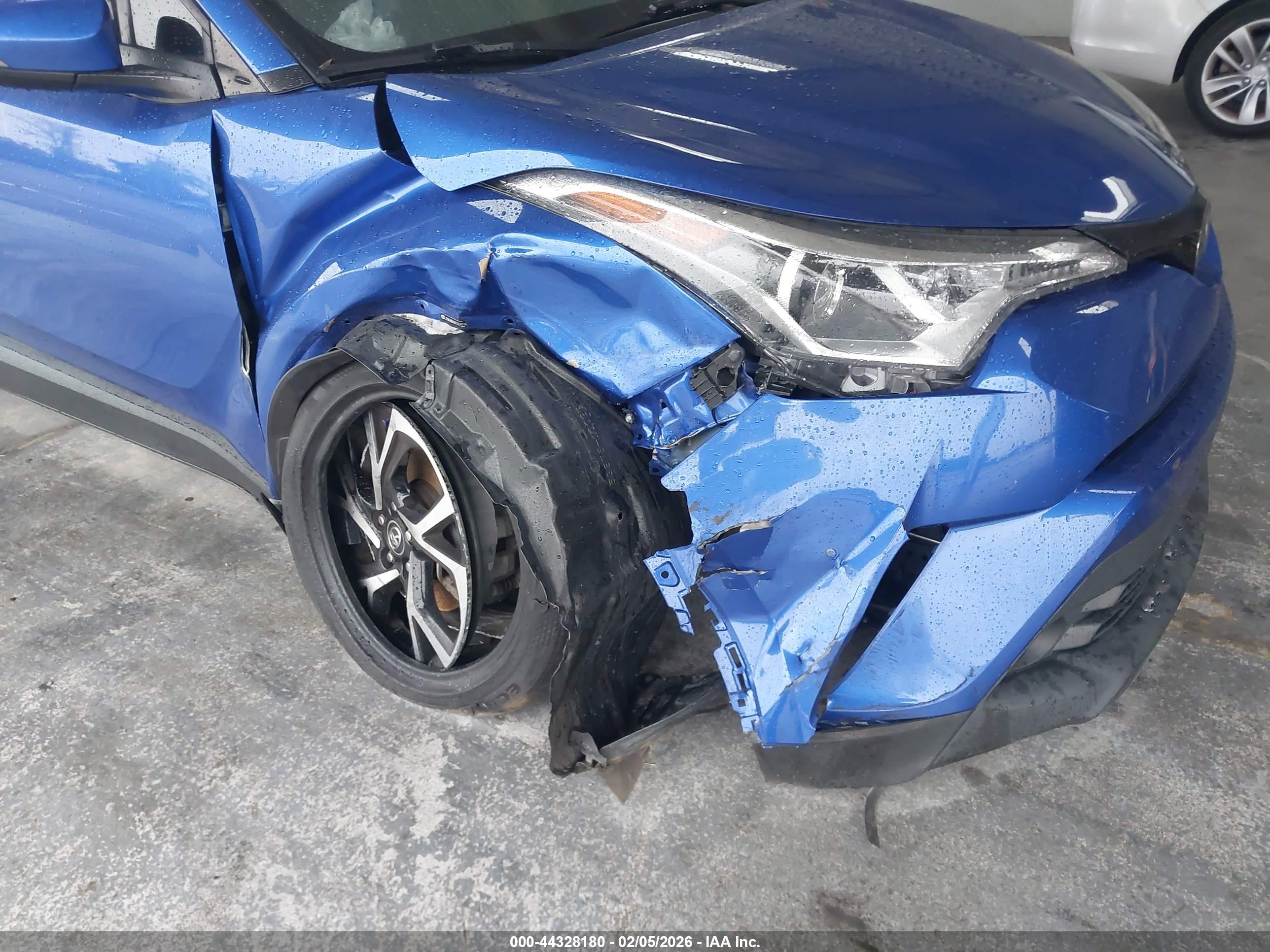 TOYOTA C-HR image 6