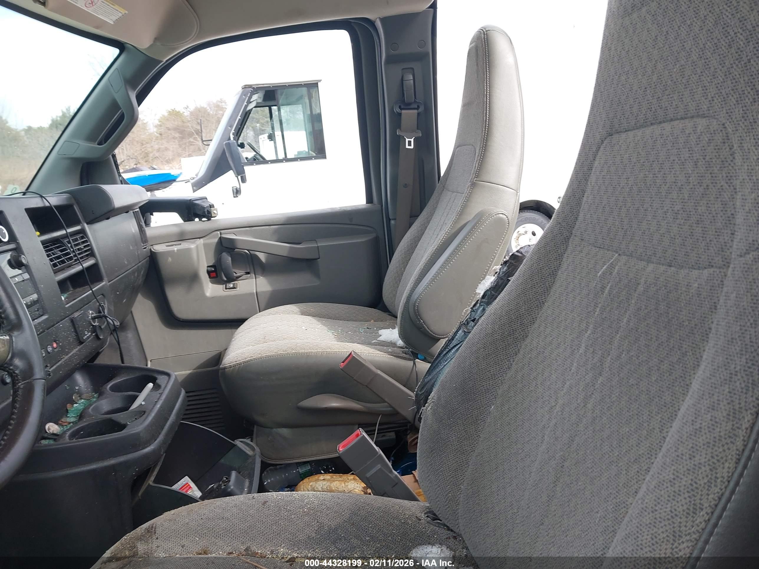 GMC SAVANA image 7