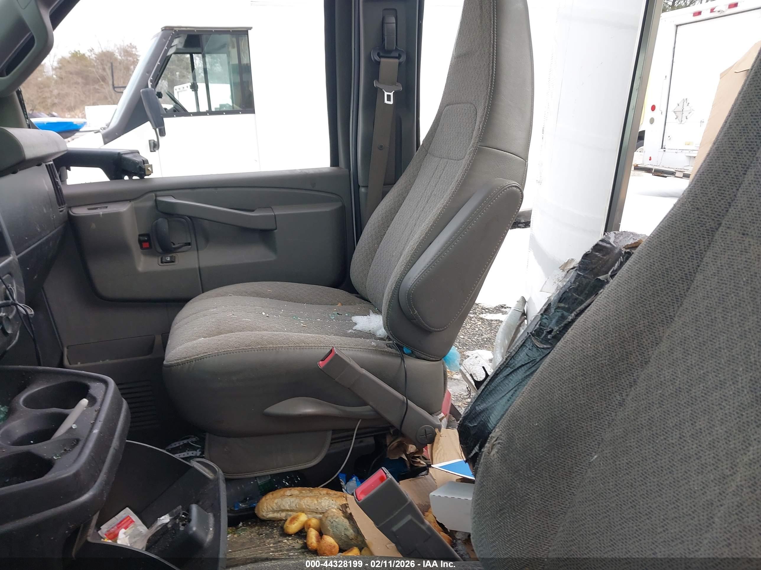 GMC SAVANA image 8