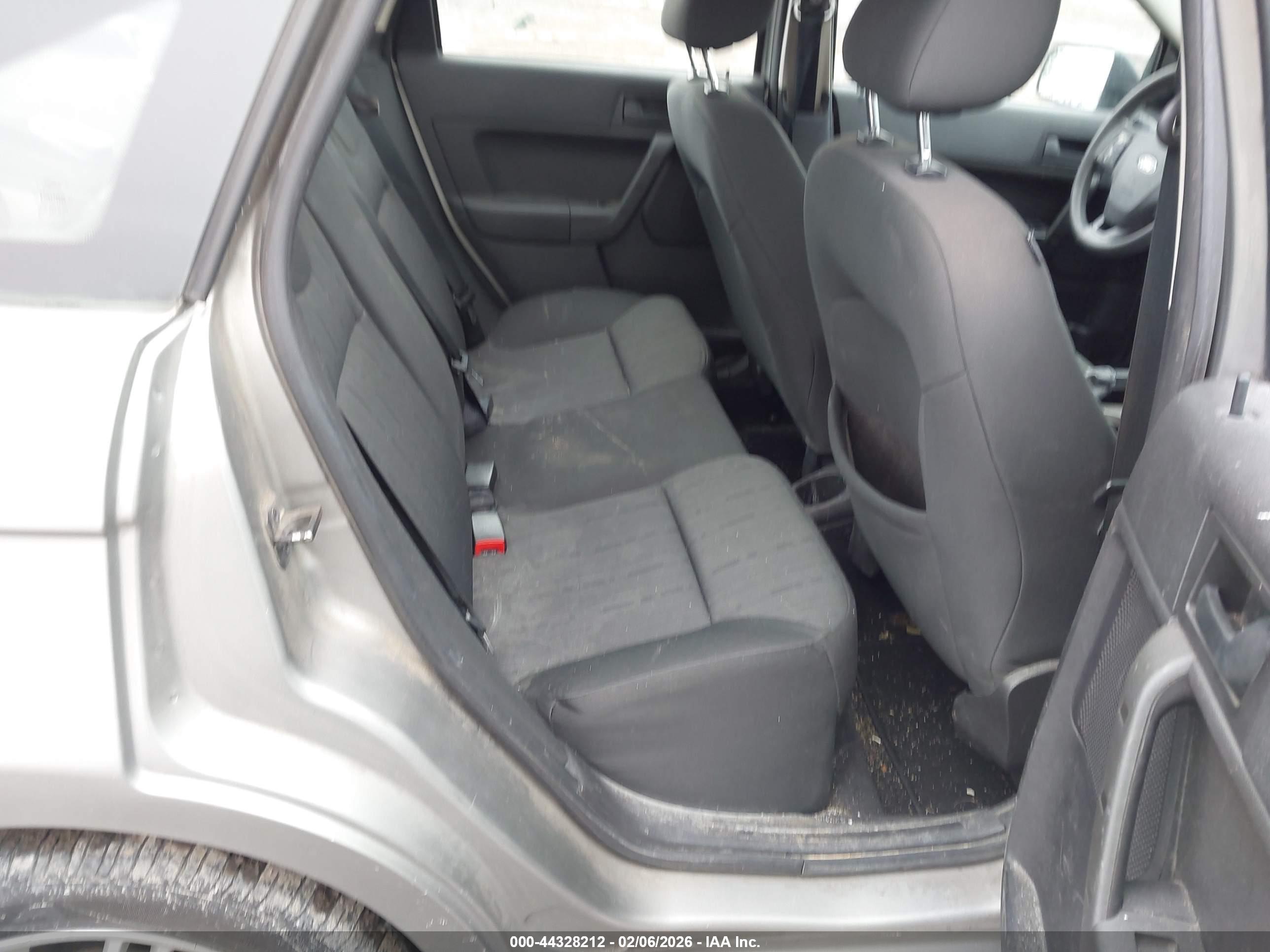 FORD FOCUS image 8
