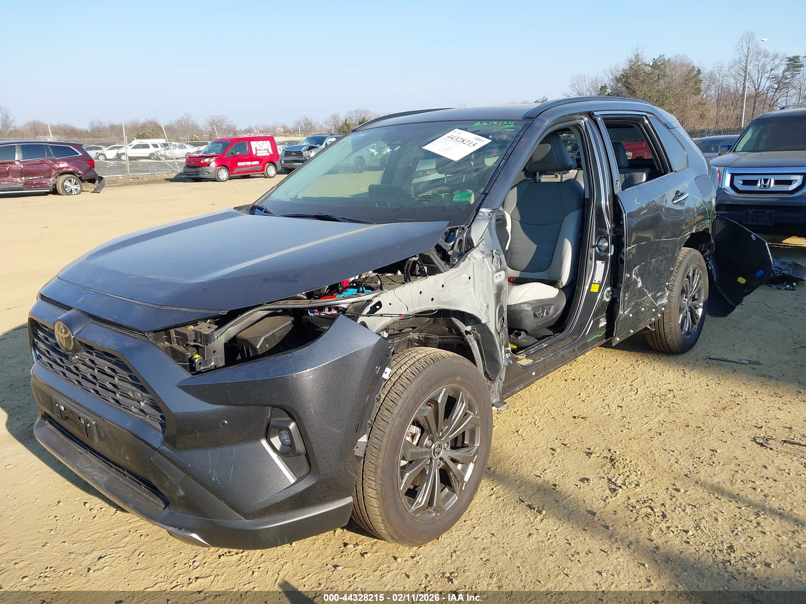 TOYOTA RAV4 image 2