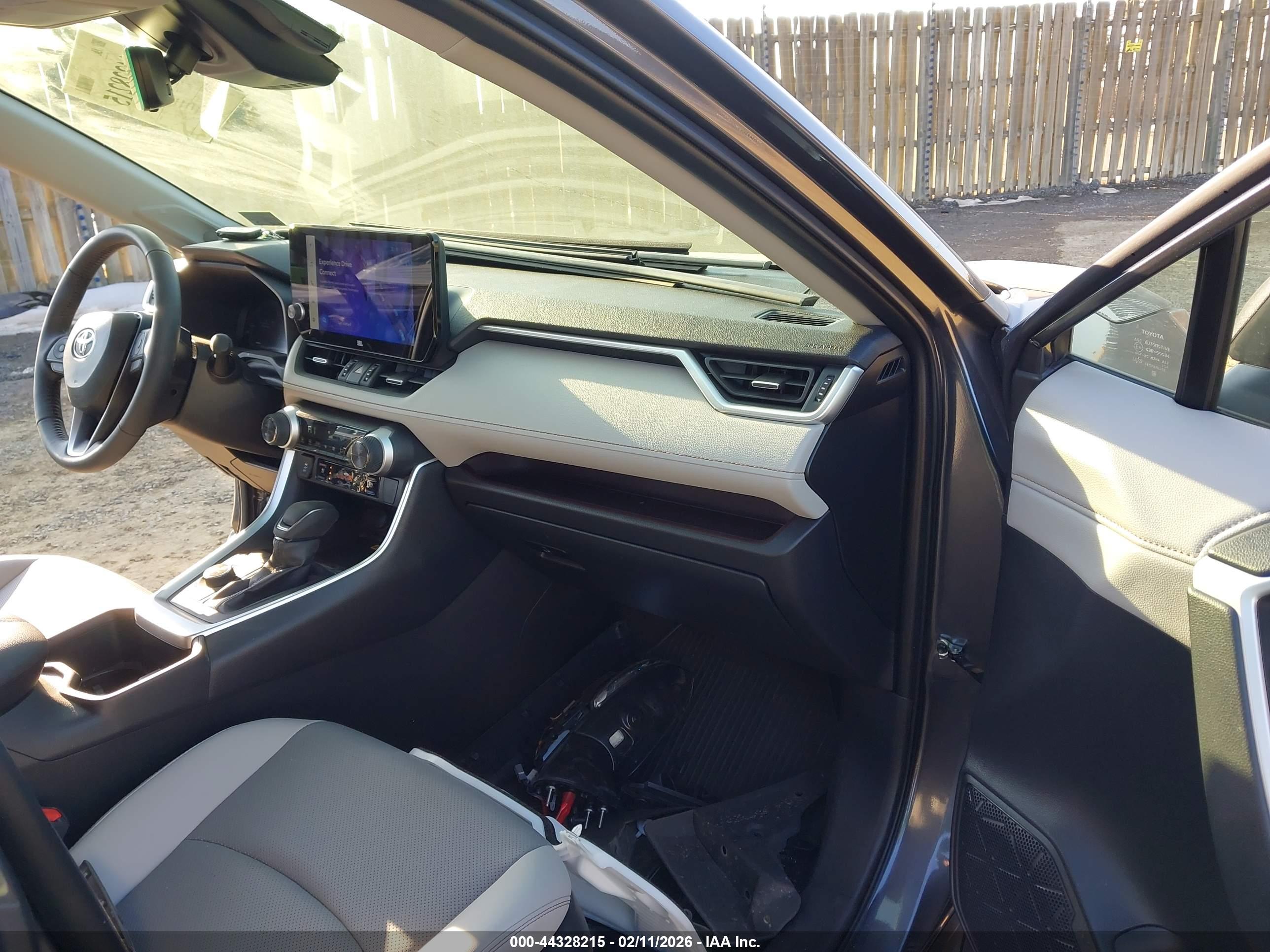 TOYOTA RAV4 image 5