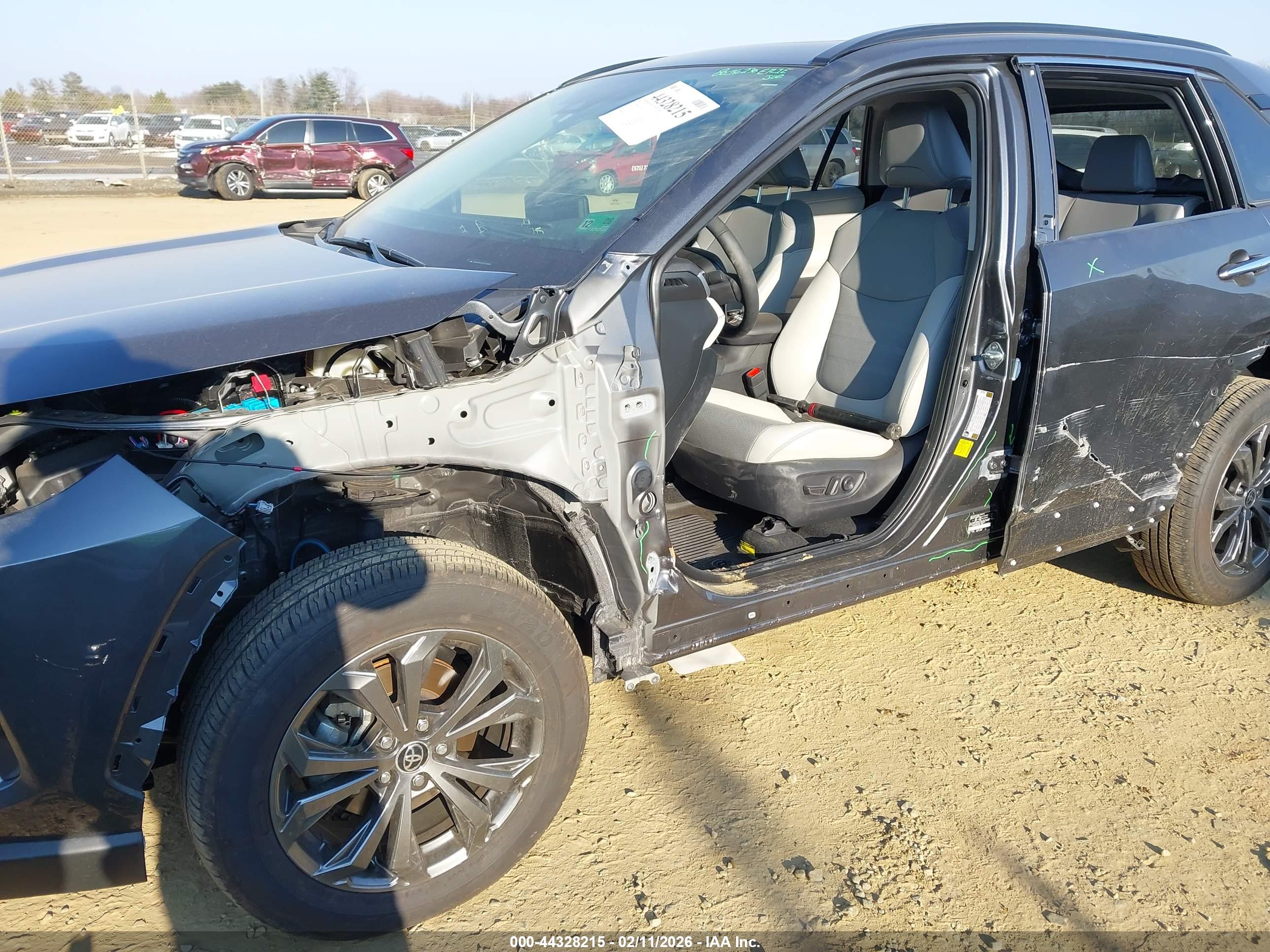 TOYOTA RAV4 image 6