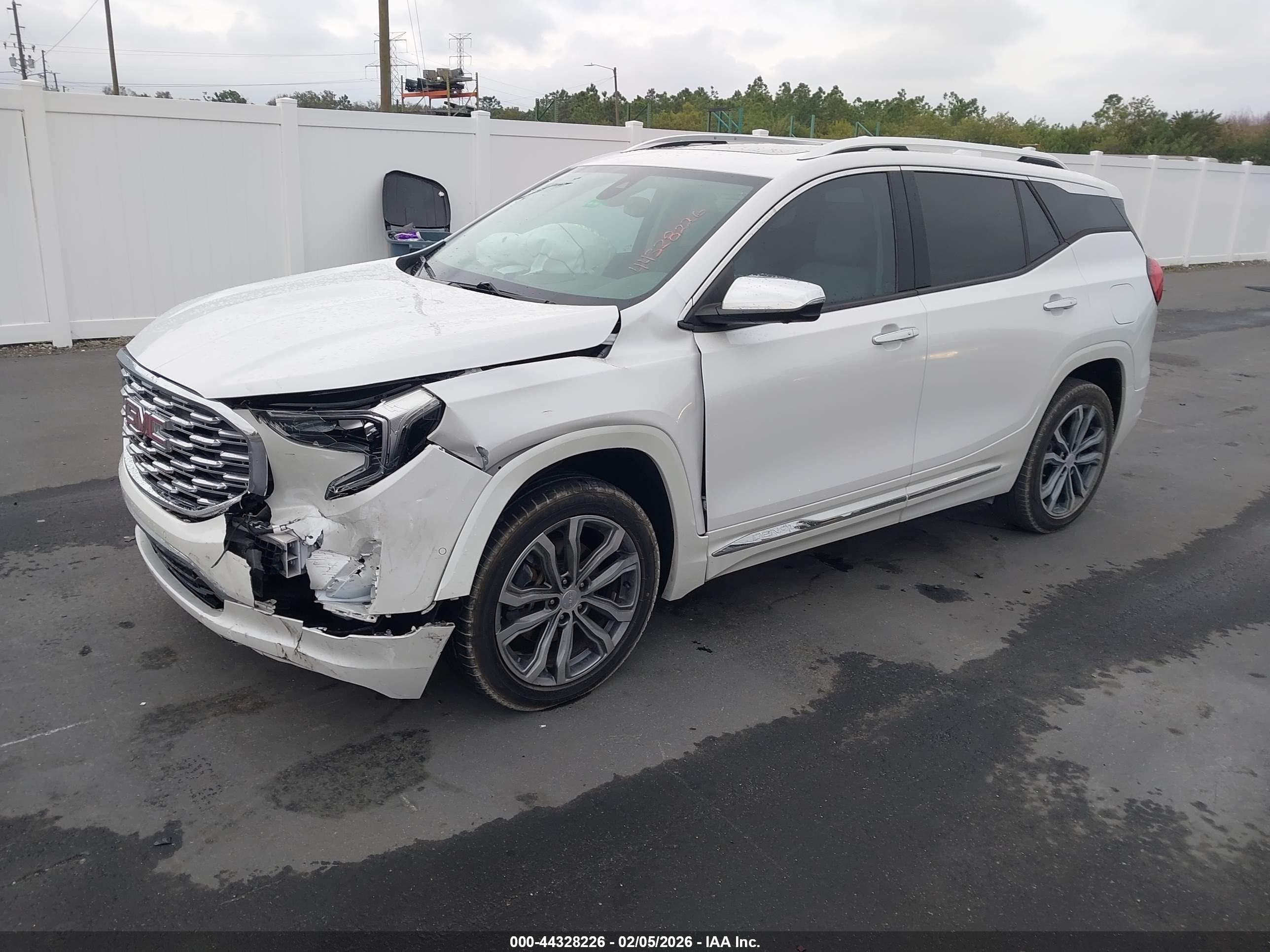 GMC TERRAIN image 2
