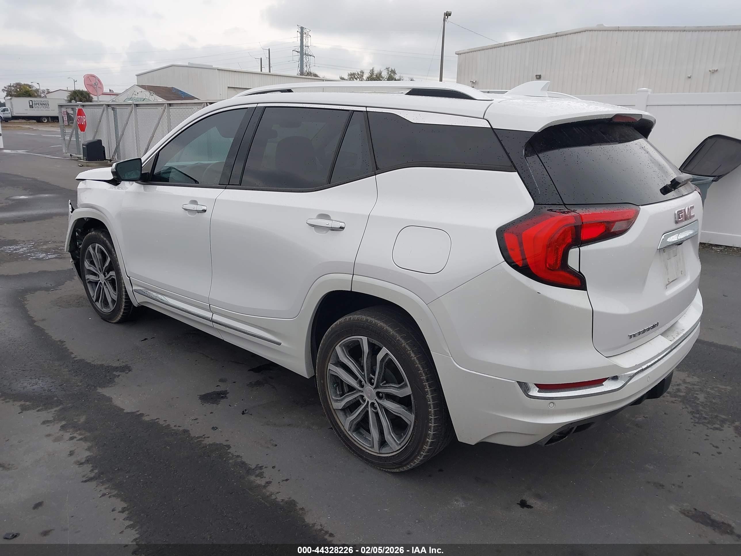 GMC TERRAIN image 3