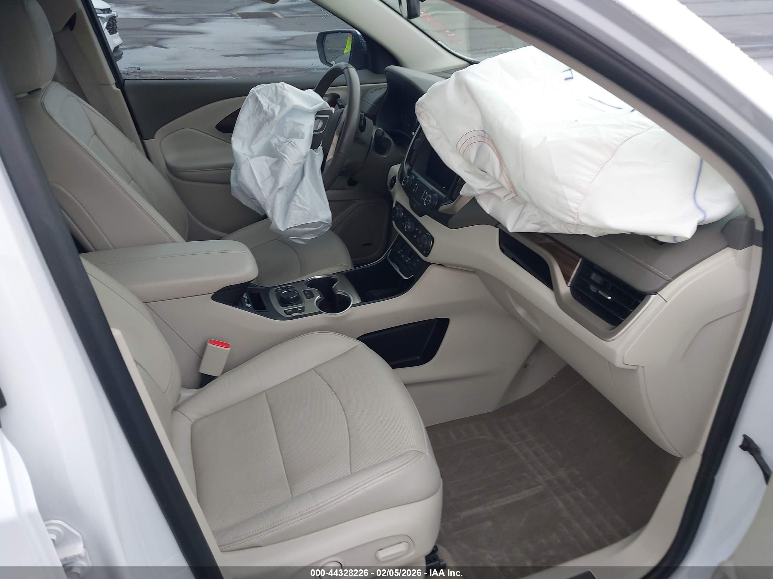 GMC TERRAIN image 5