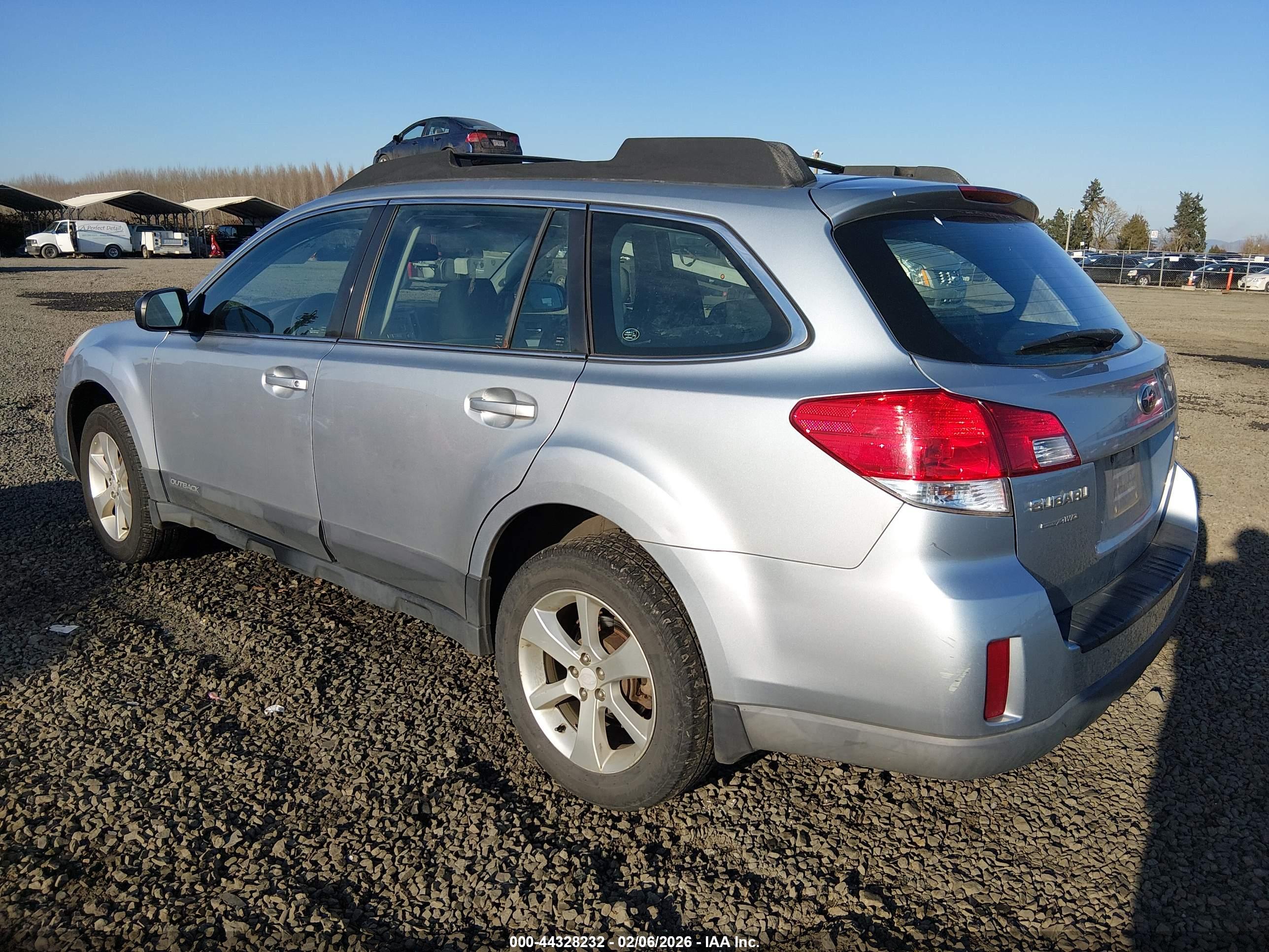 SUBARU OUTBACK image 3