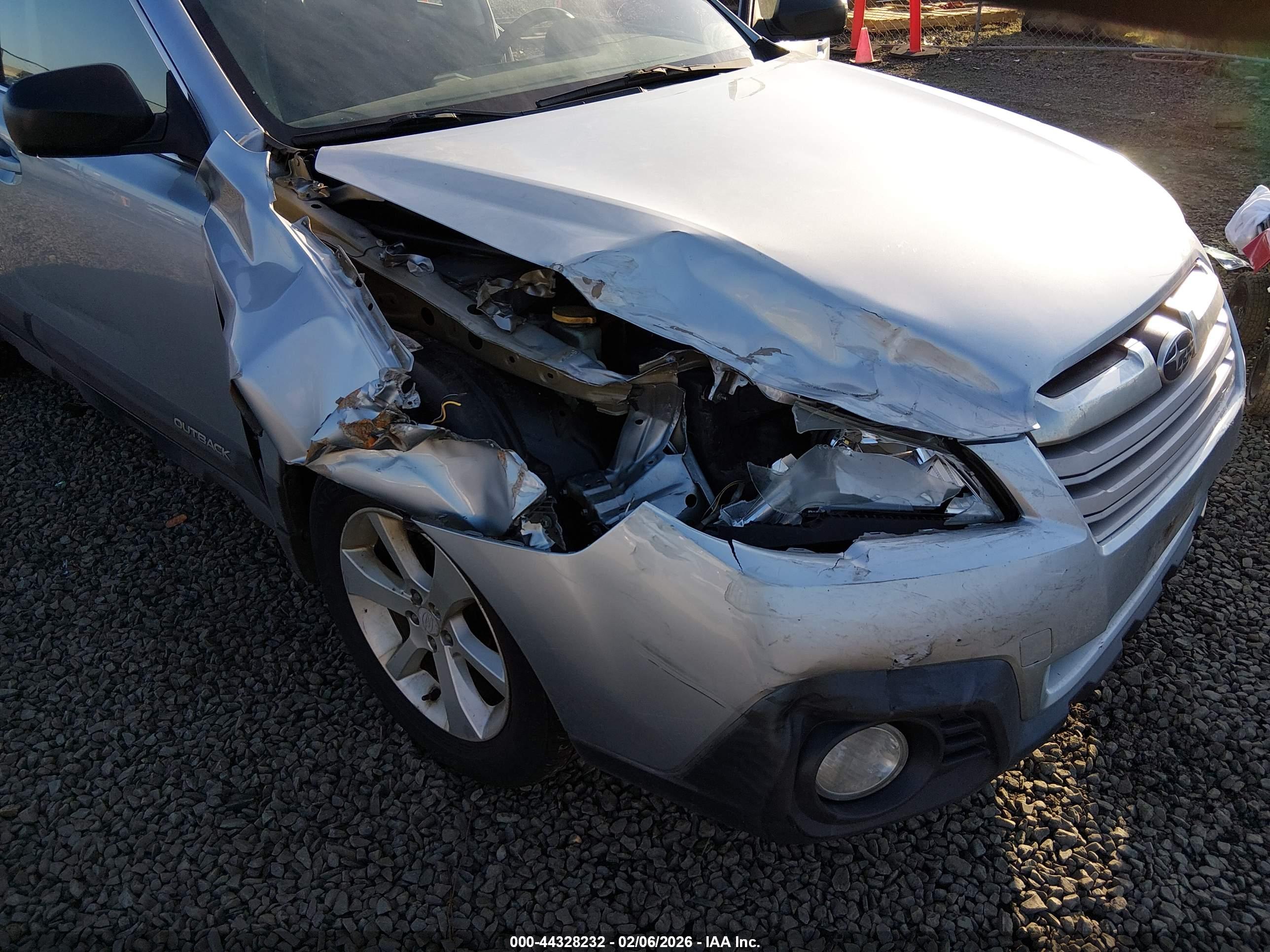 SUBARU OUTBACK image 6