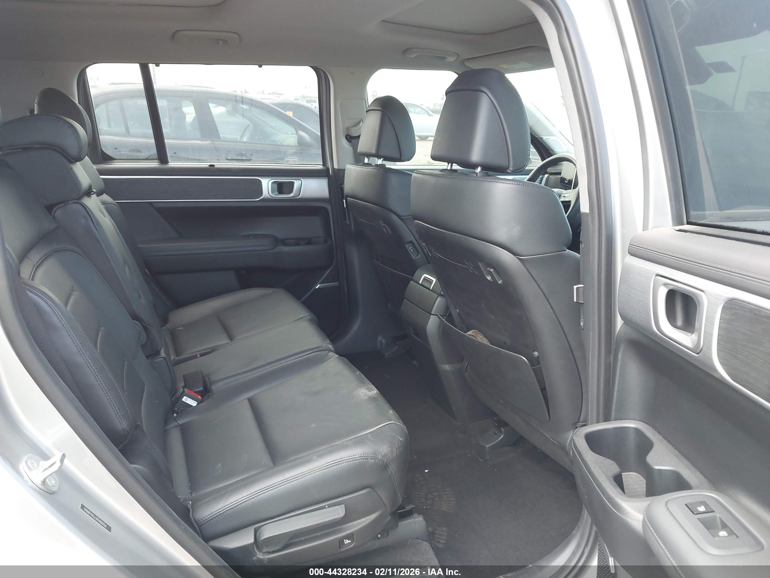 HYUNDAI SANTA image 8