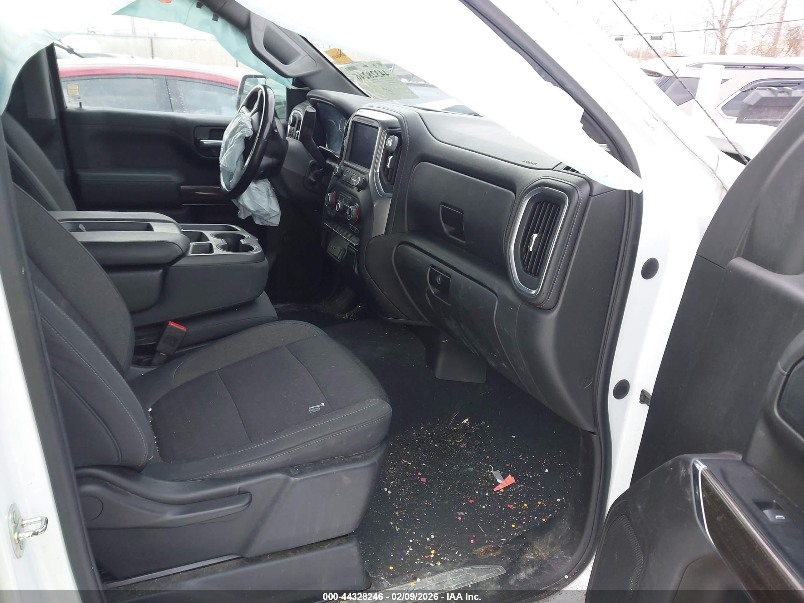 CHEVROLET SILVERADO image 5
