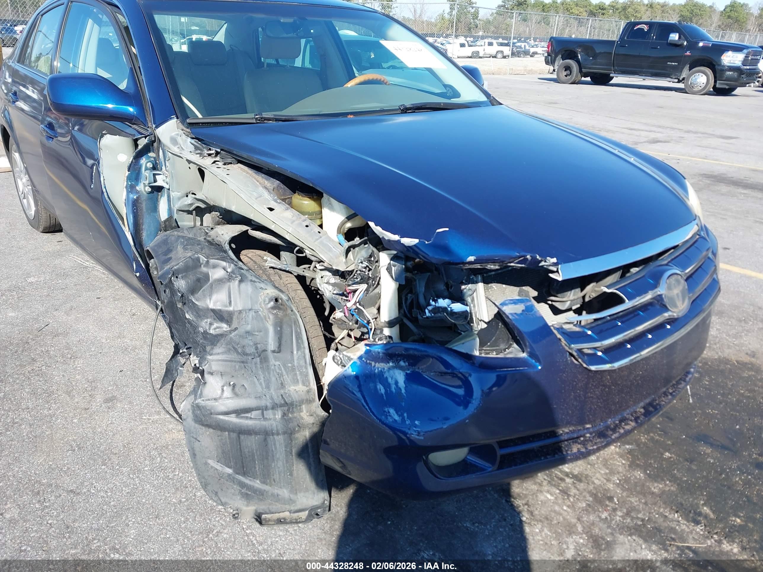 TOYOTA AVALON image 6