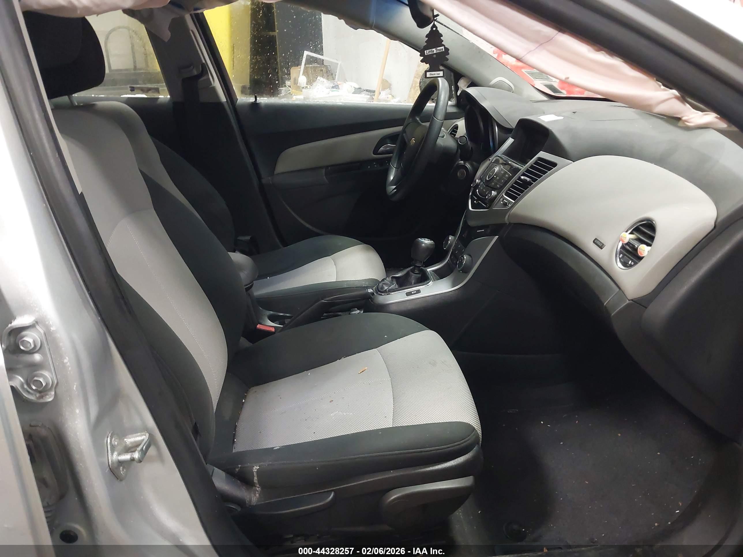 CHEVROLET CRUZE image 5