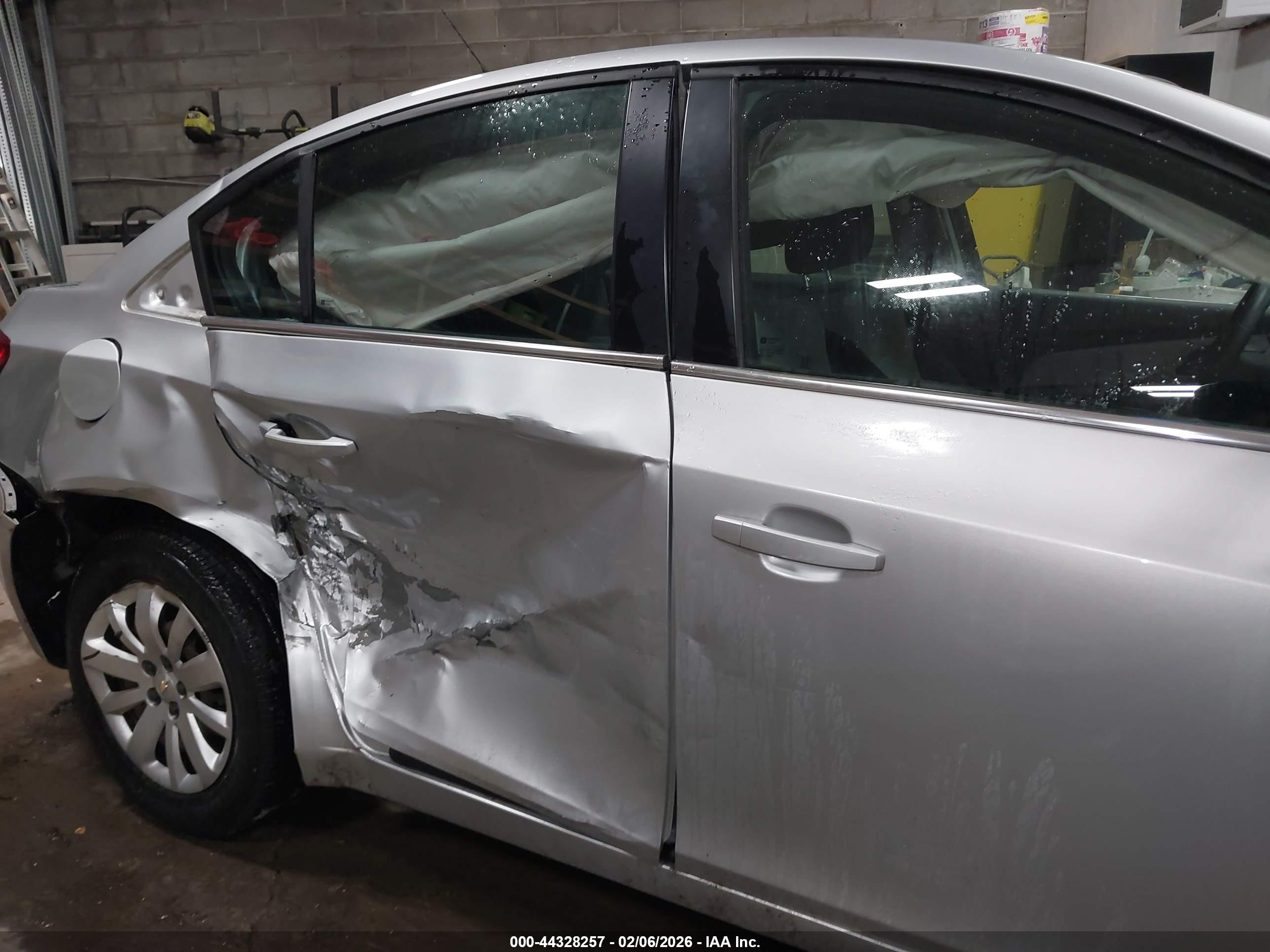 CHEVROLET CRUZE image 6