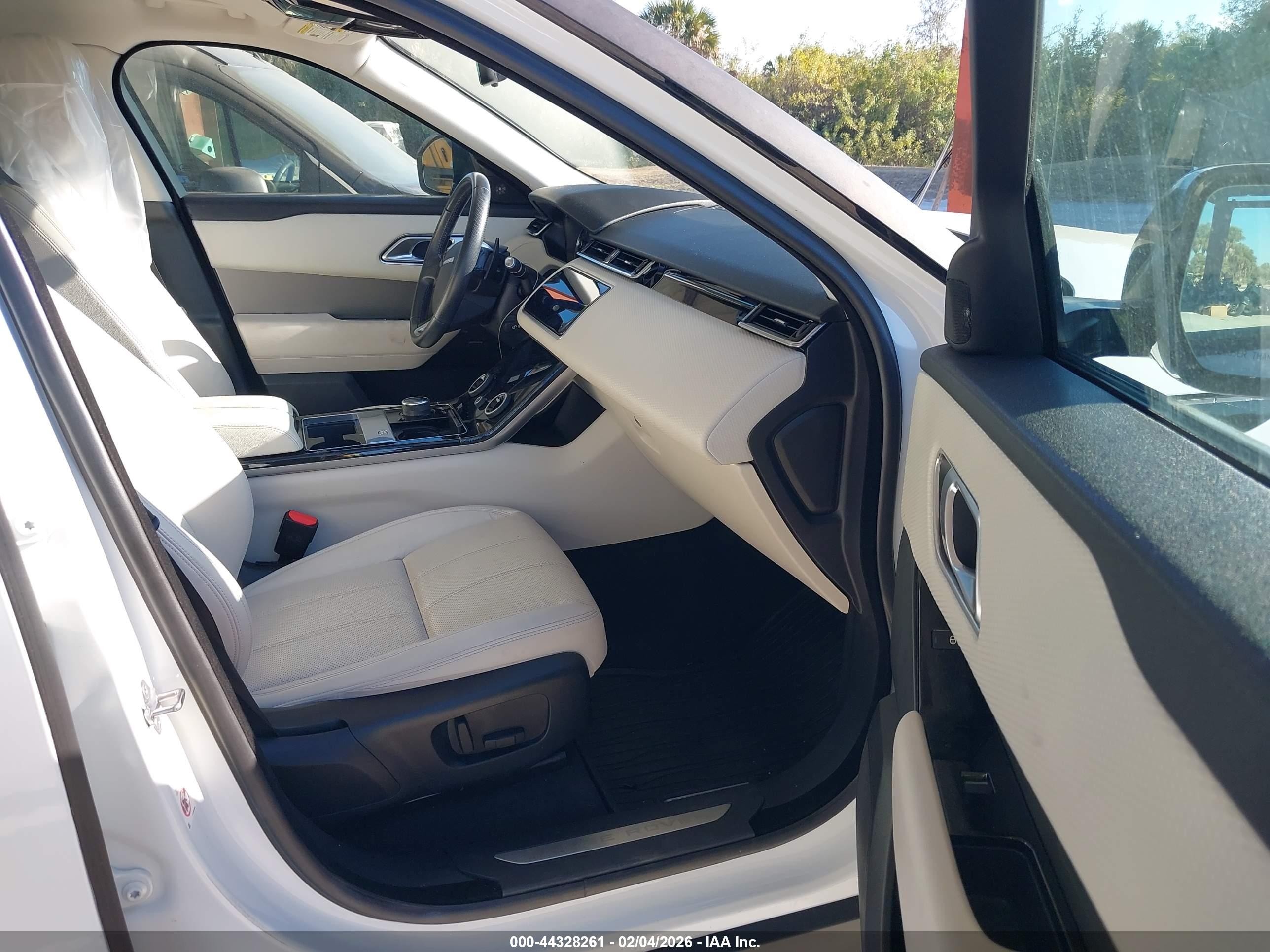 LAND ROVER image 5
