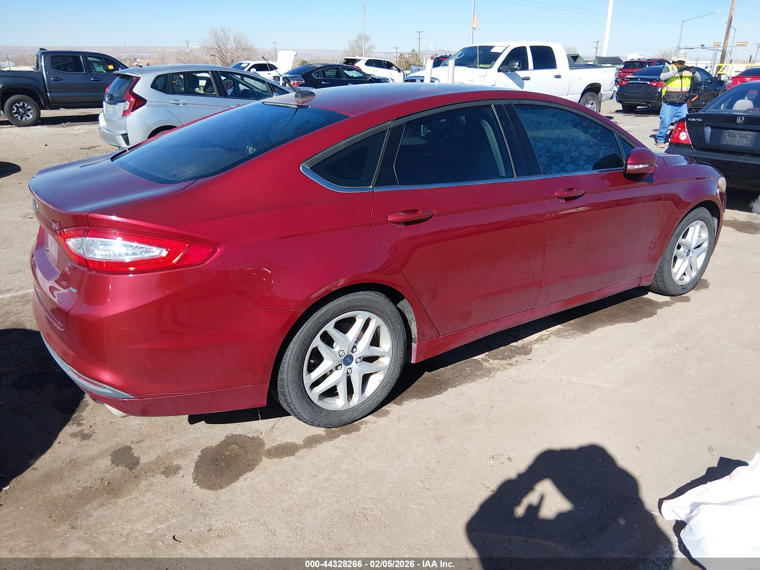 FORD FUSION image 4