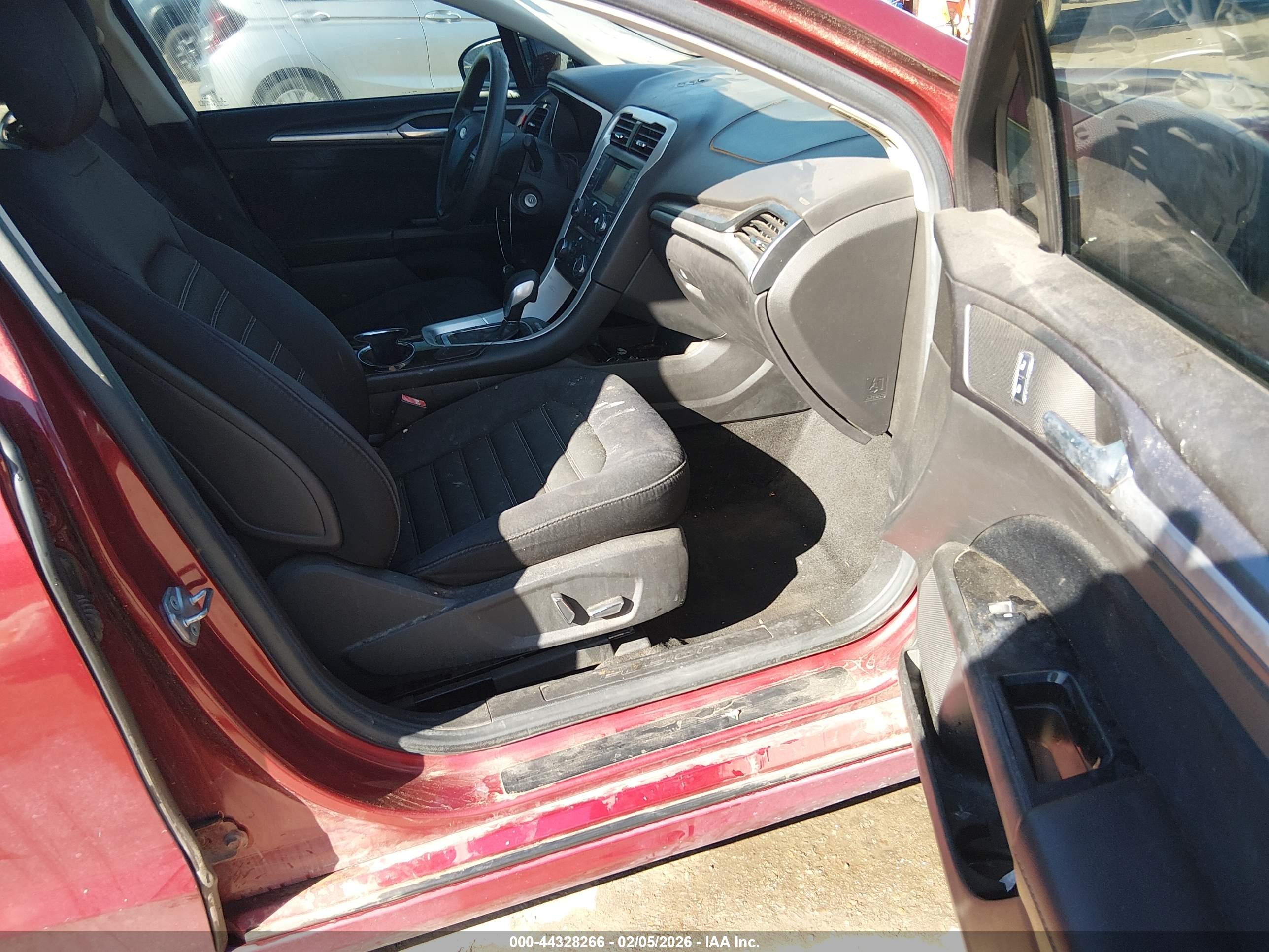 FORD FUSION image 5