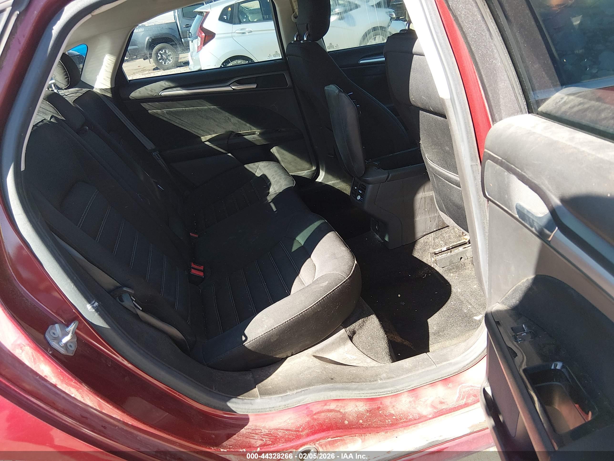 FORD FUSION image 8