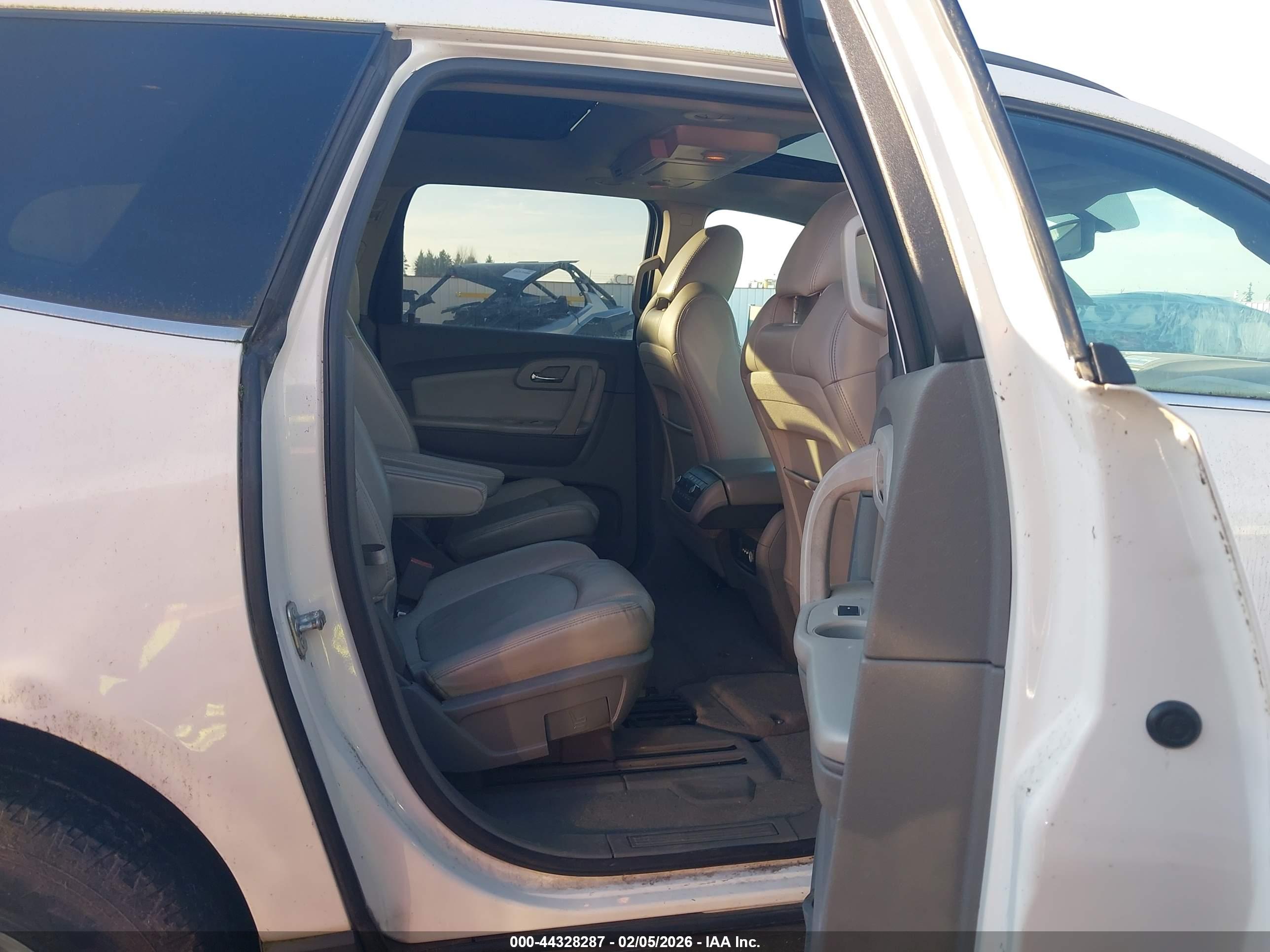 CHEVROLET TRAVERSE image 8