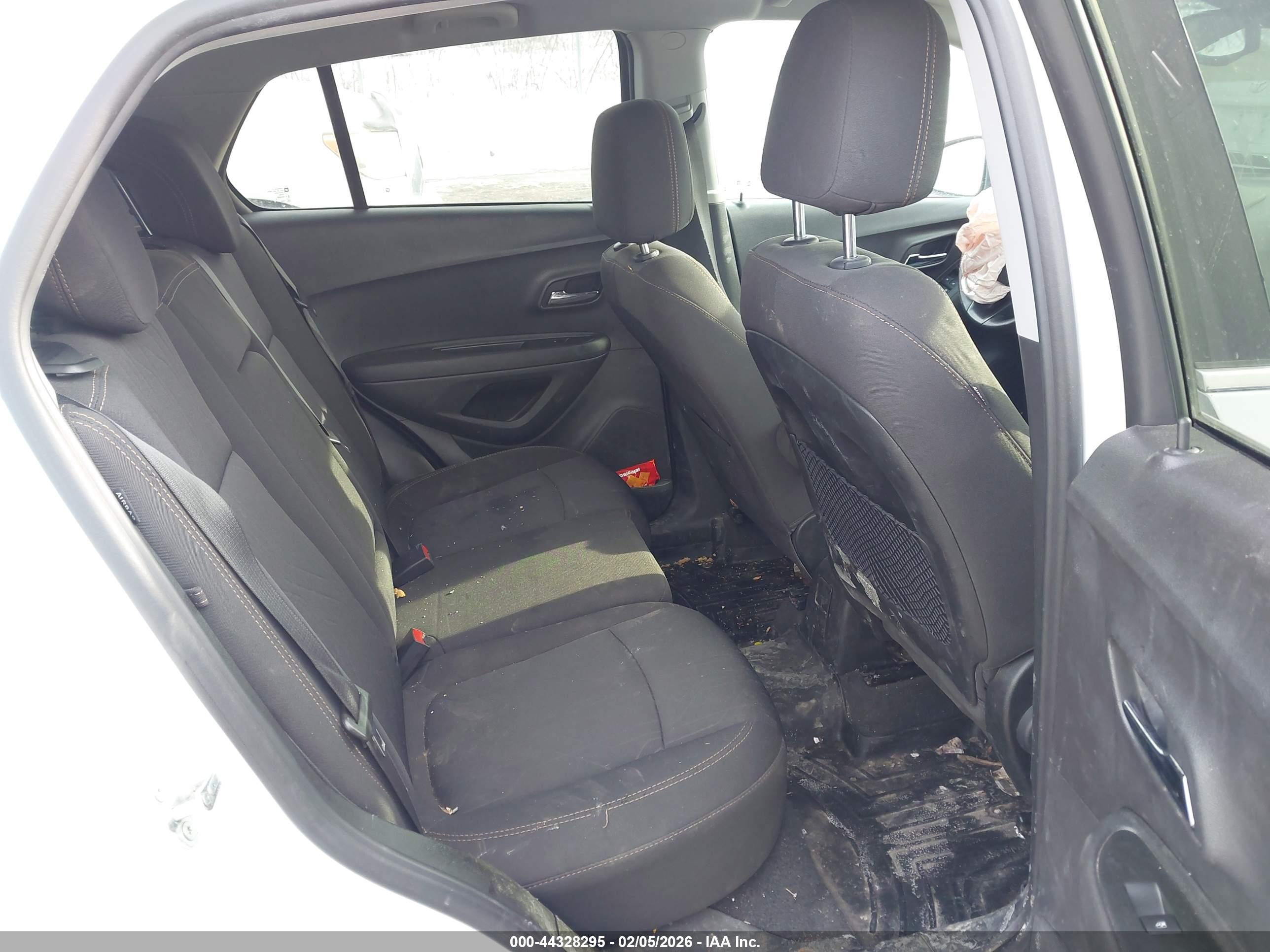 CHEVROLET TRAX image 8