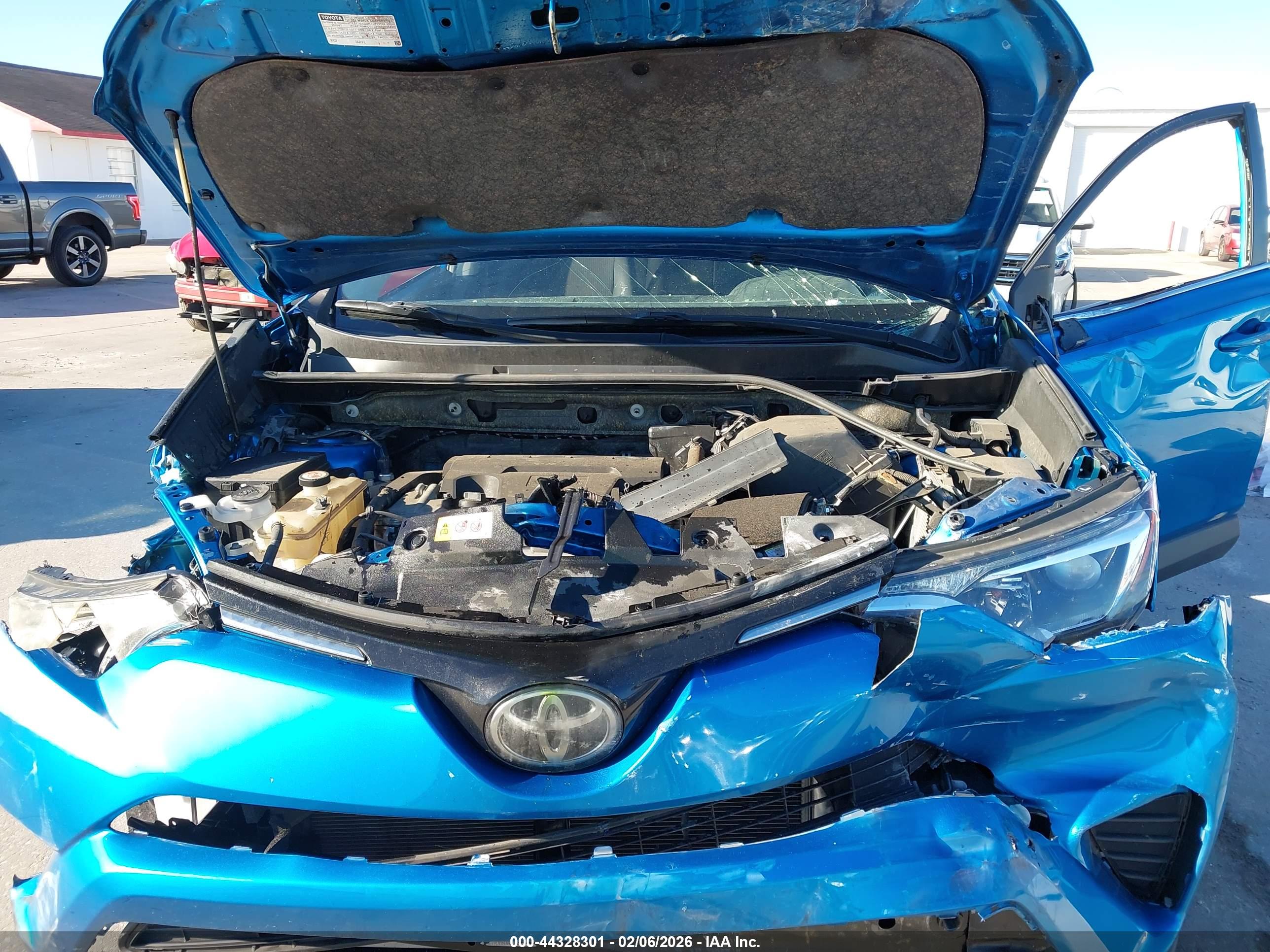 TOYOTA RAV4 image 10