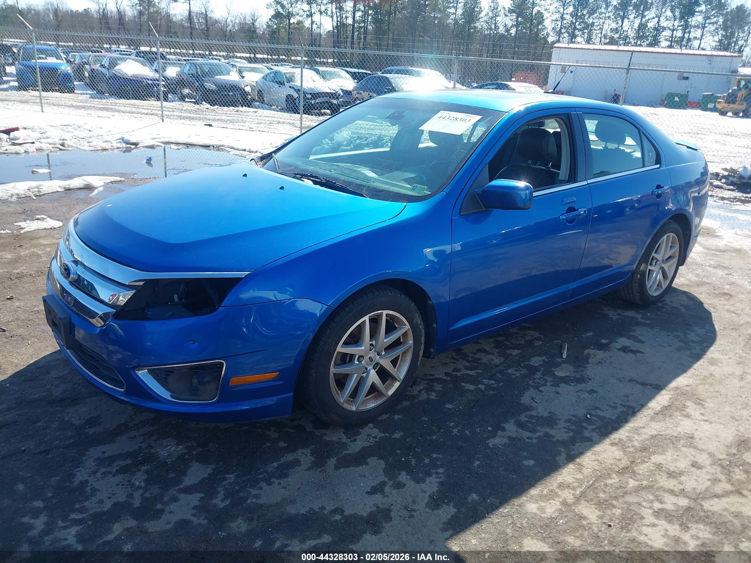 FORD FUSION image 2