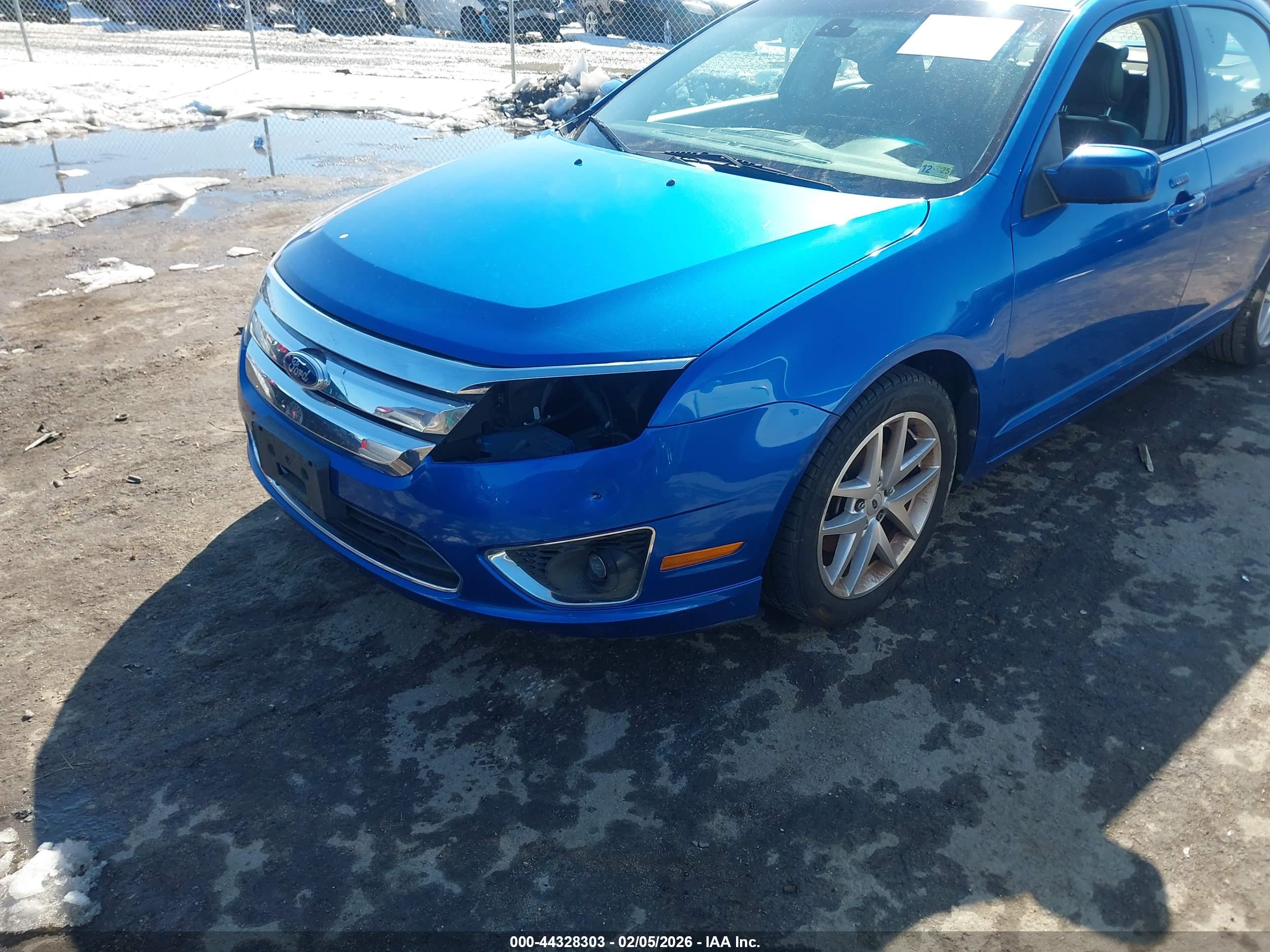 FORD FUSION image 6