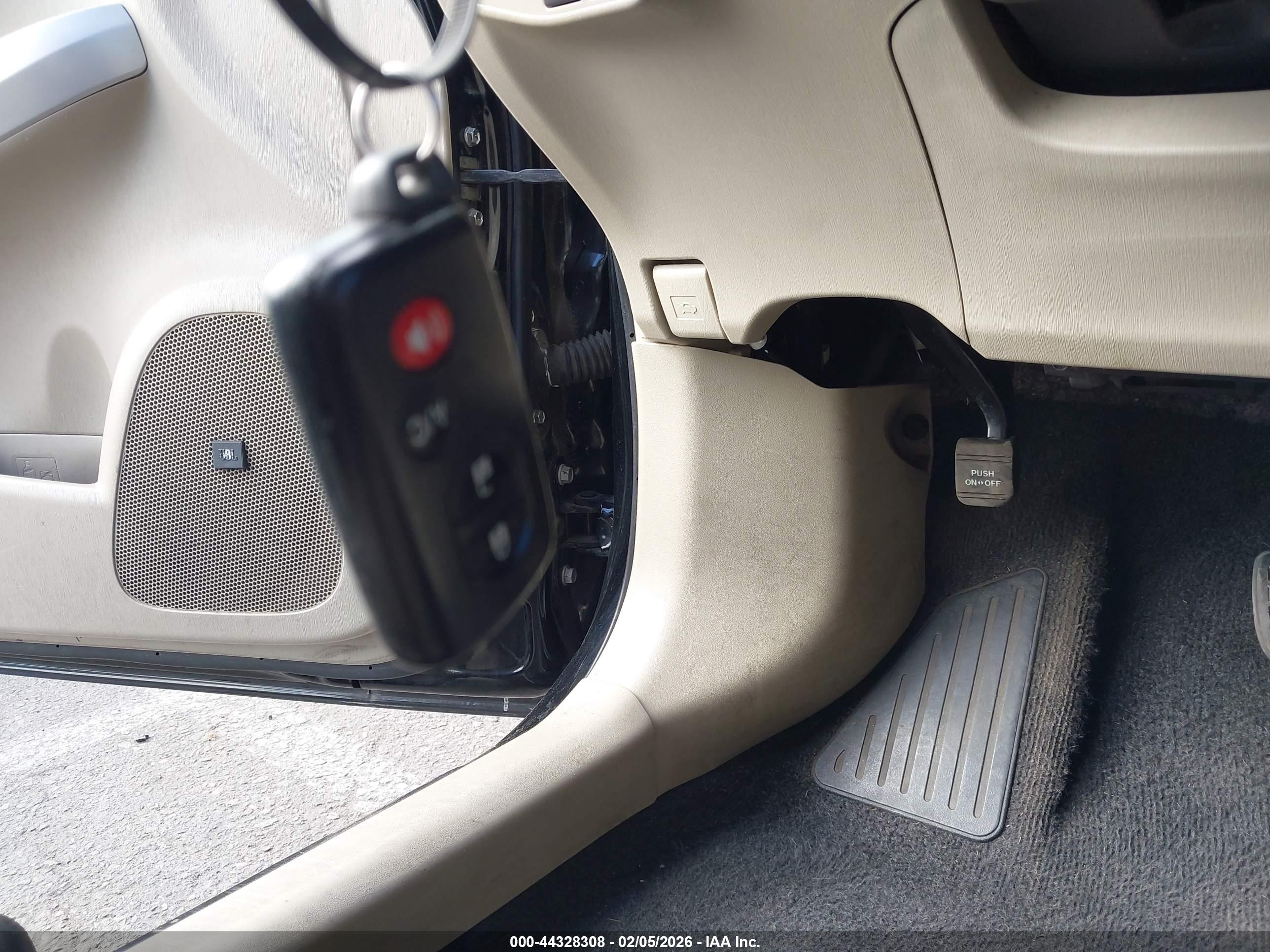 TOYOTA PRIUS image 11