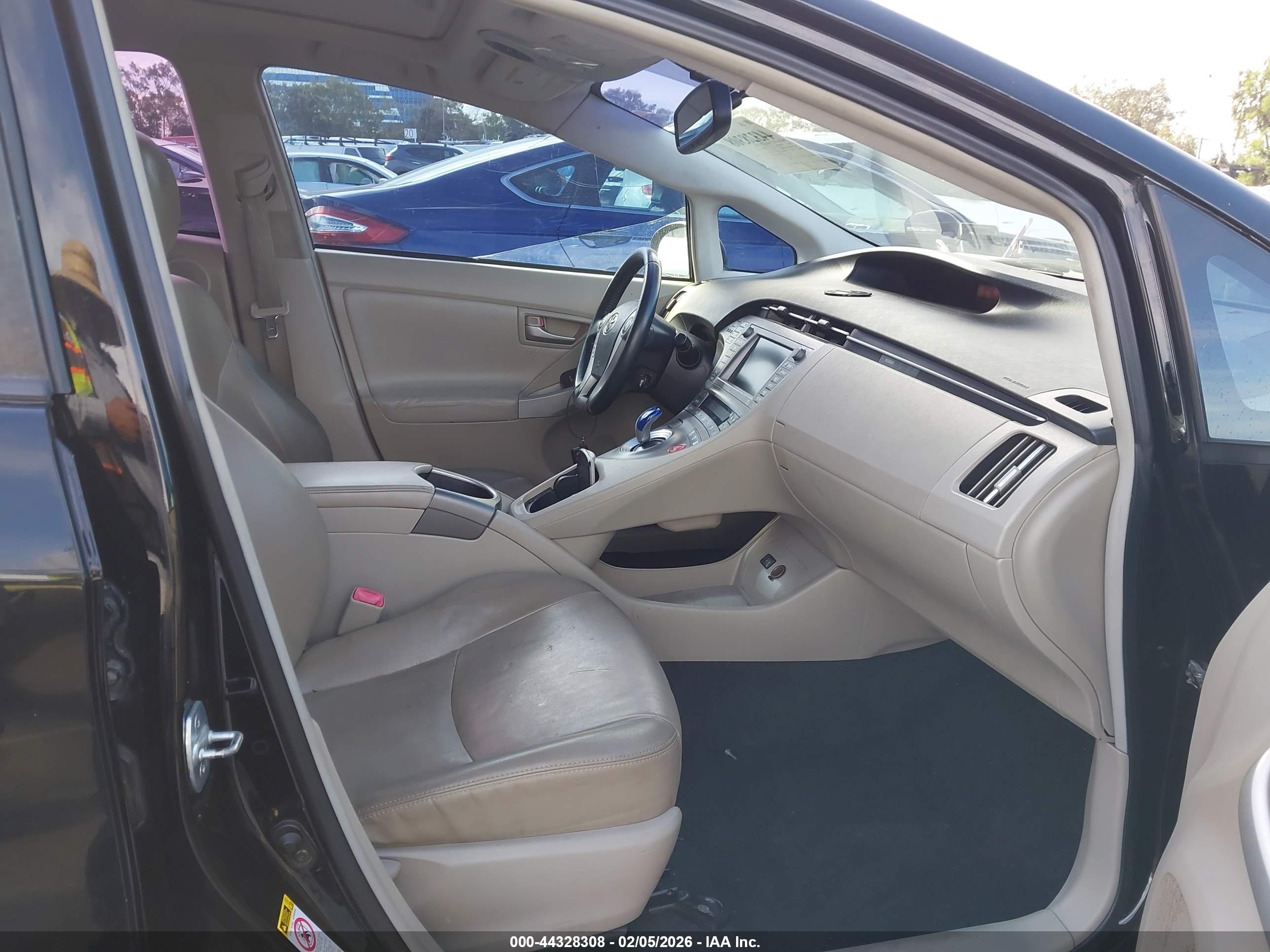TOYOTA PRIUS image 5