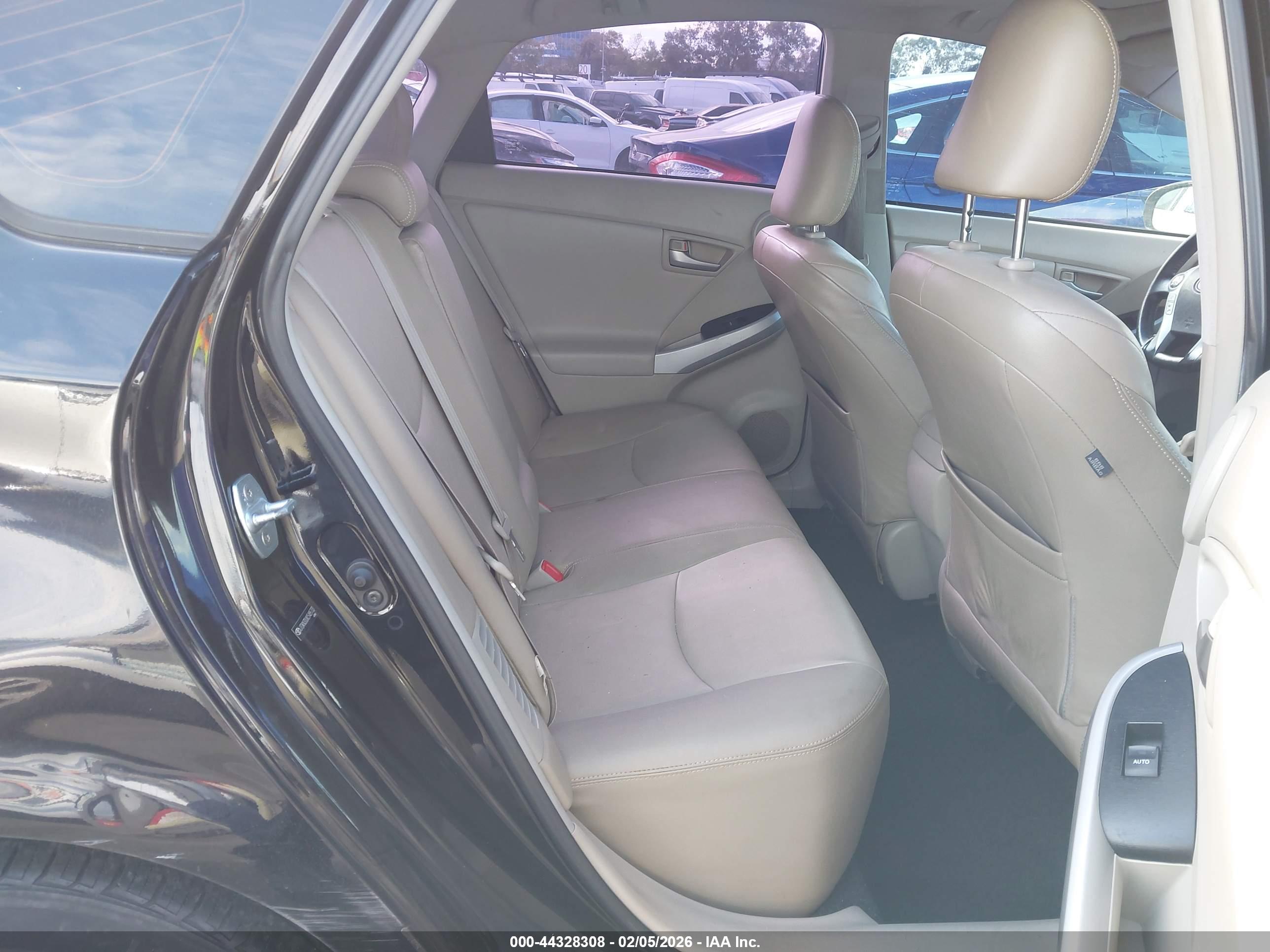 TOYOTA PRIUS image 8